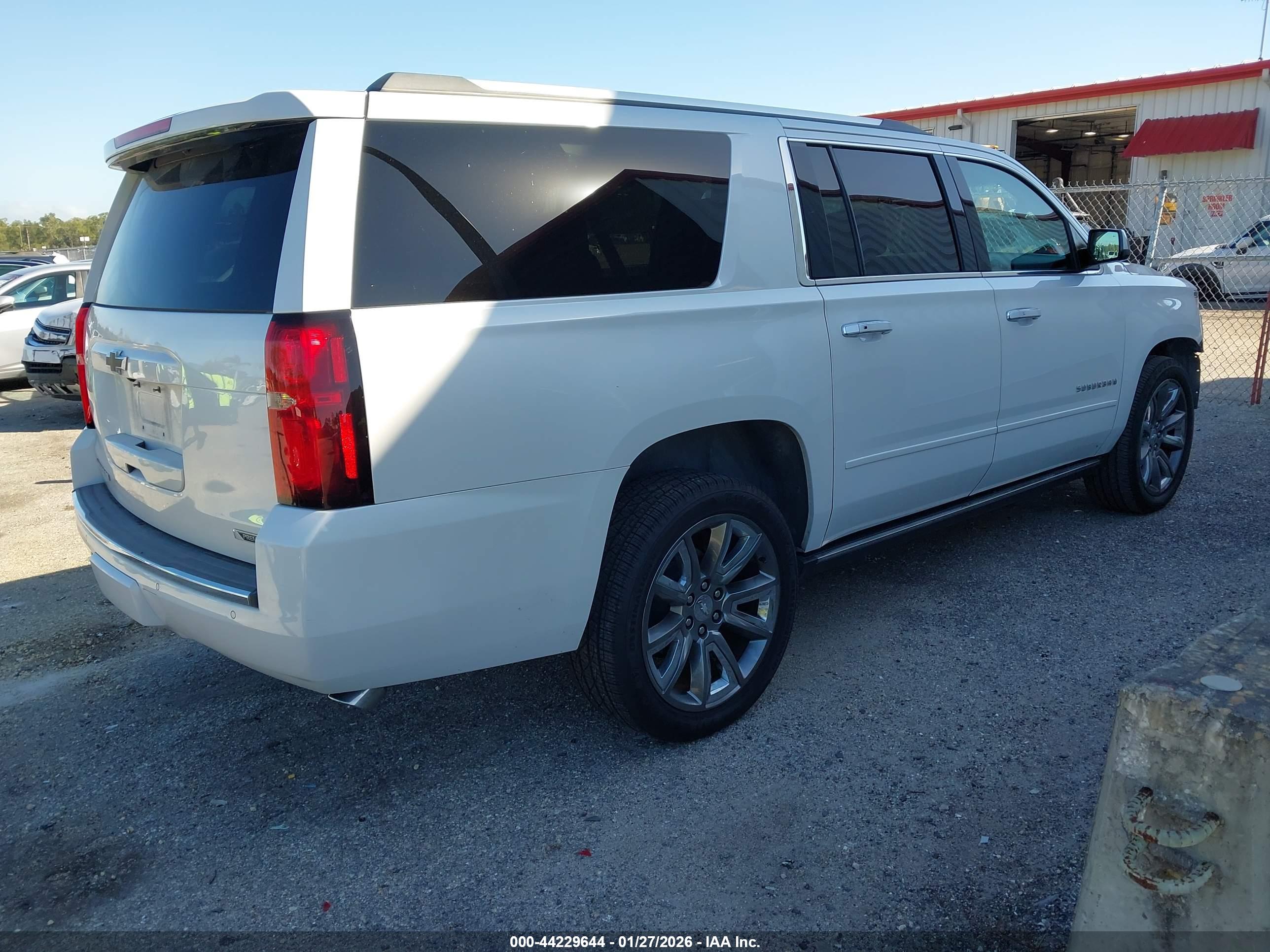CHEVROLET SUBURBAN image 4