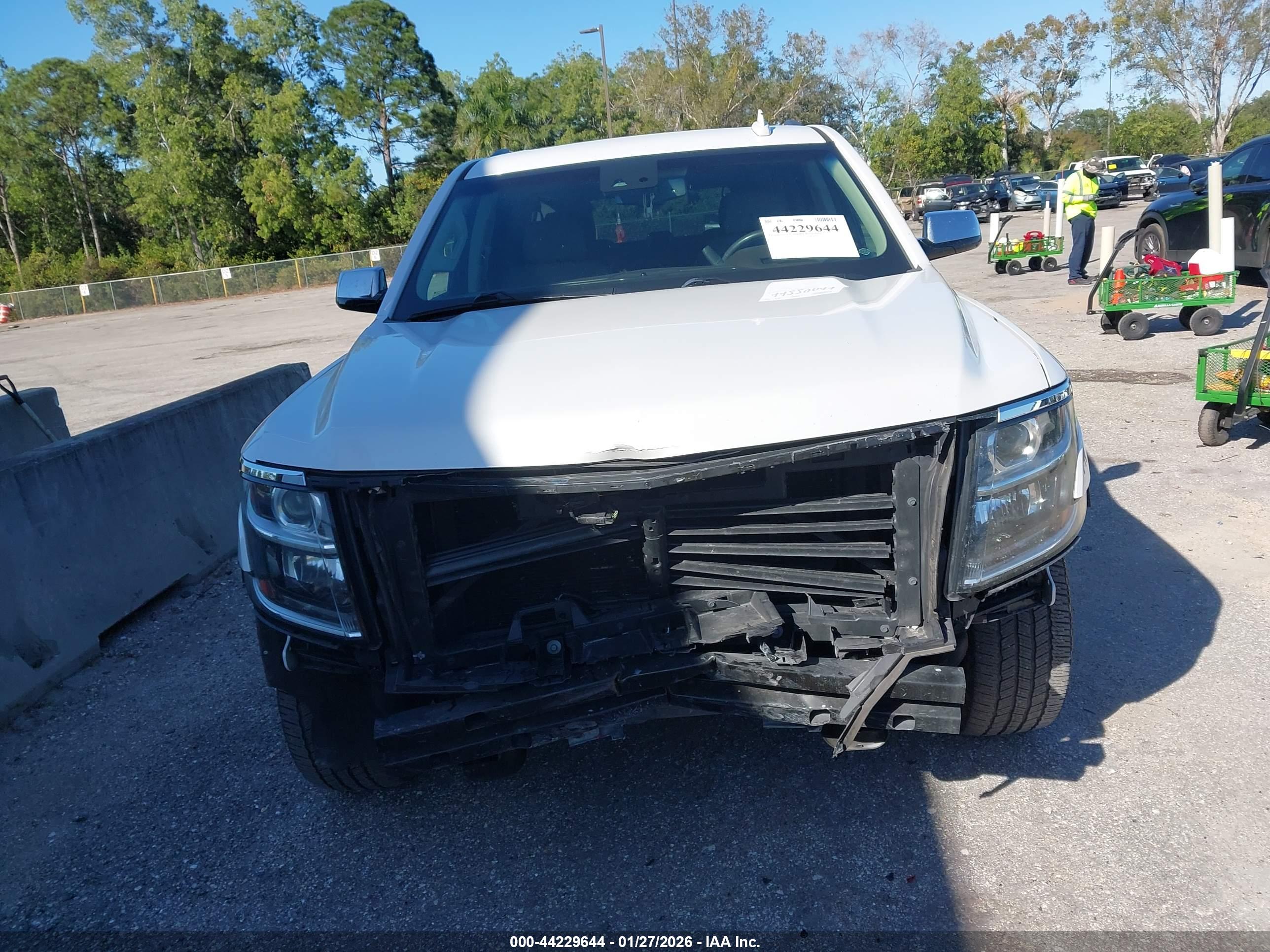 CHEVROLET SUBURBAN image 6