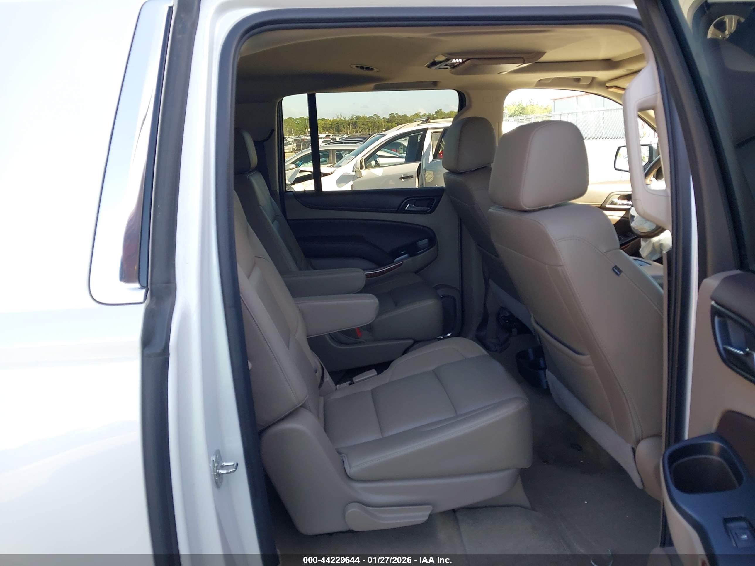 CHEVROLET SUBURBAN image 8