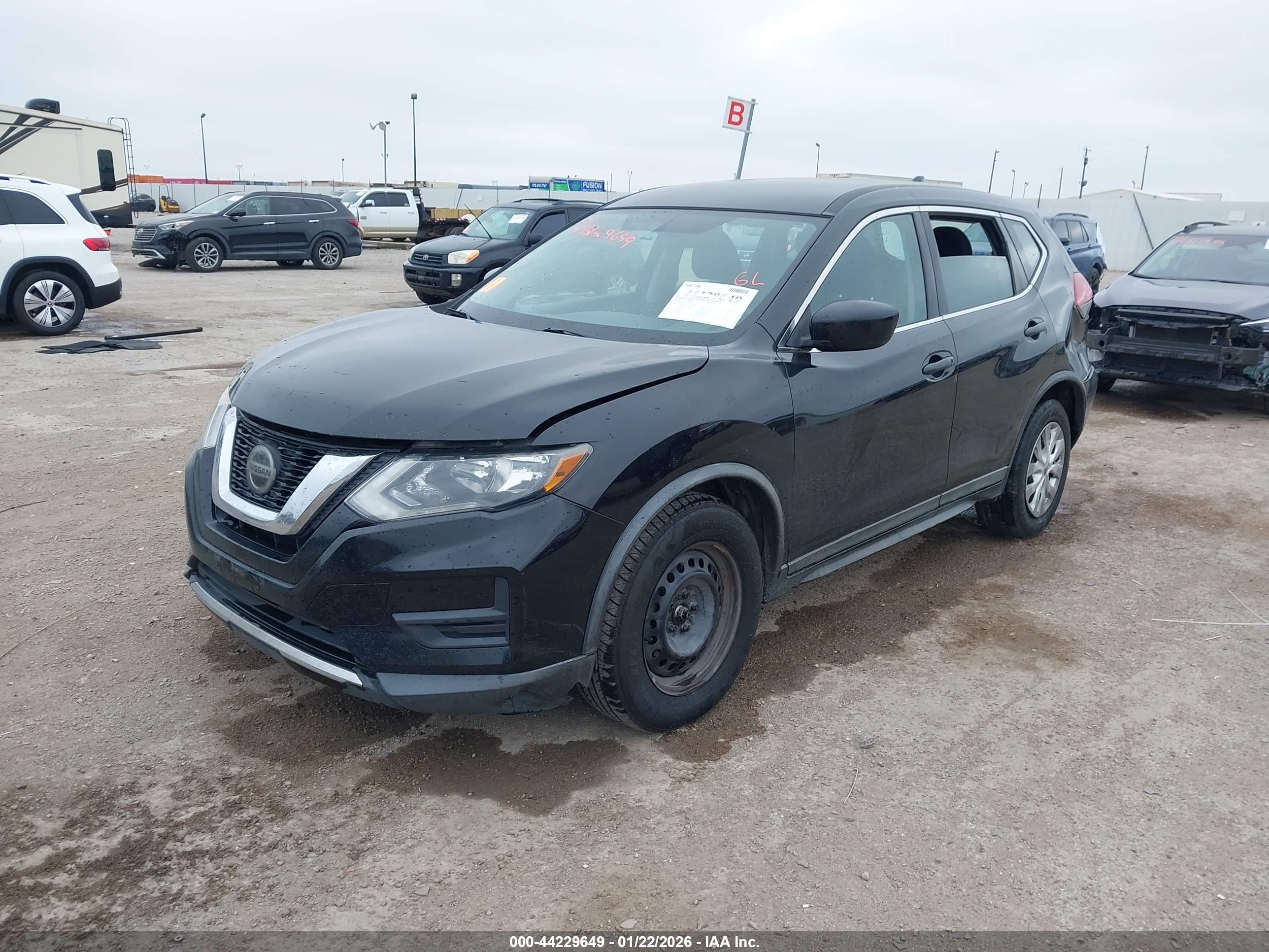 NISSAN ROGUE image 2