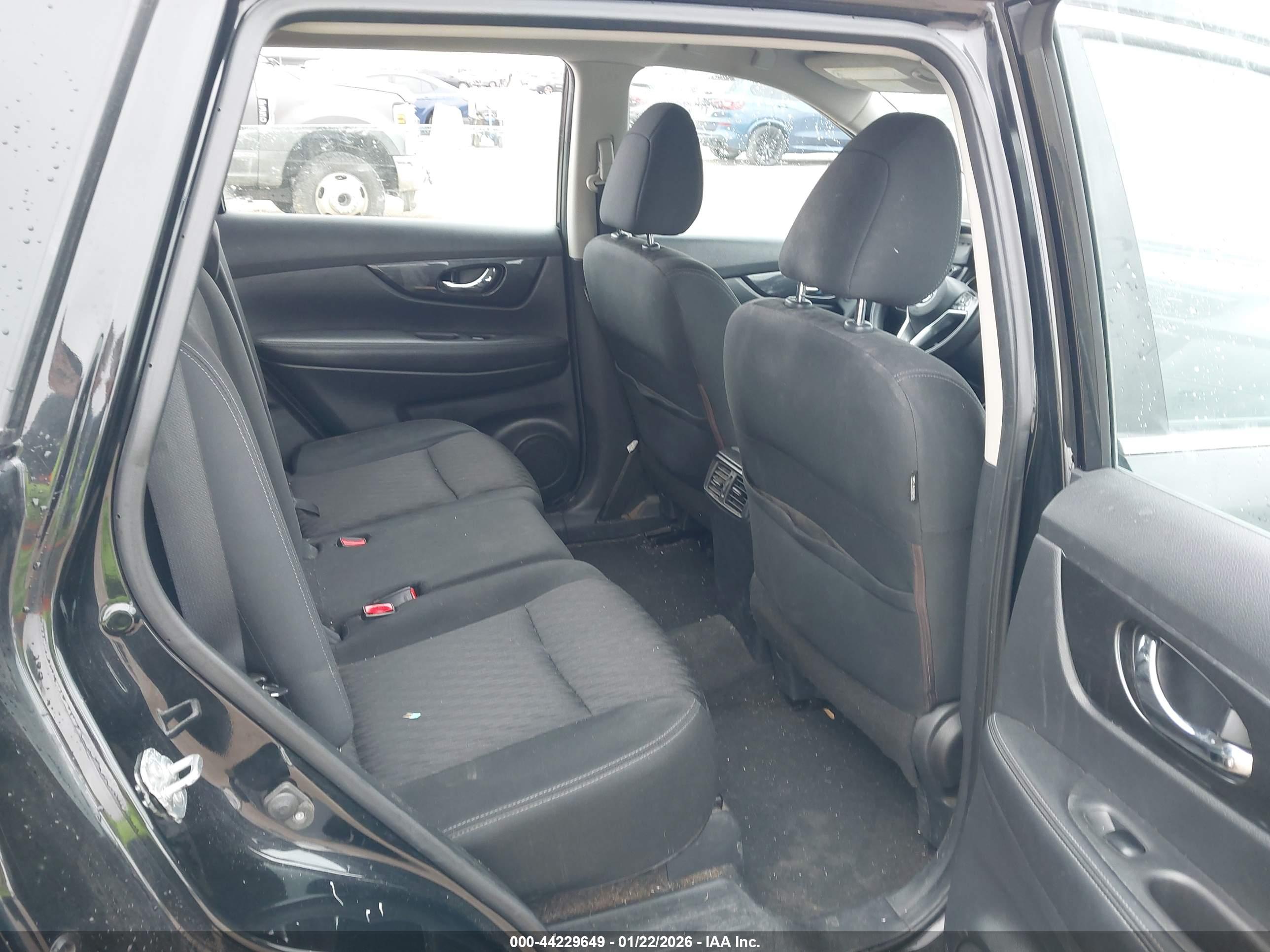 NISSAN ROGUE image 8