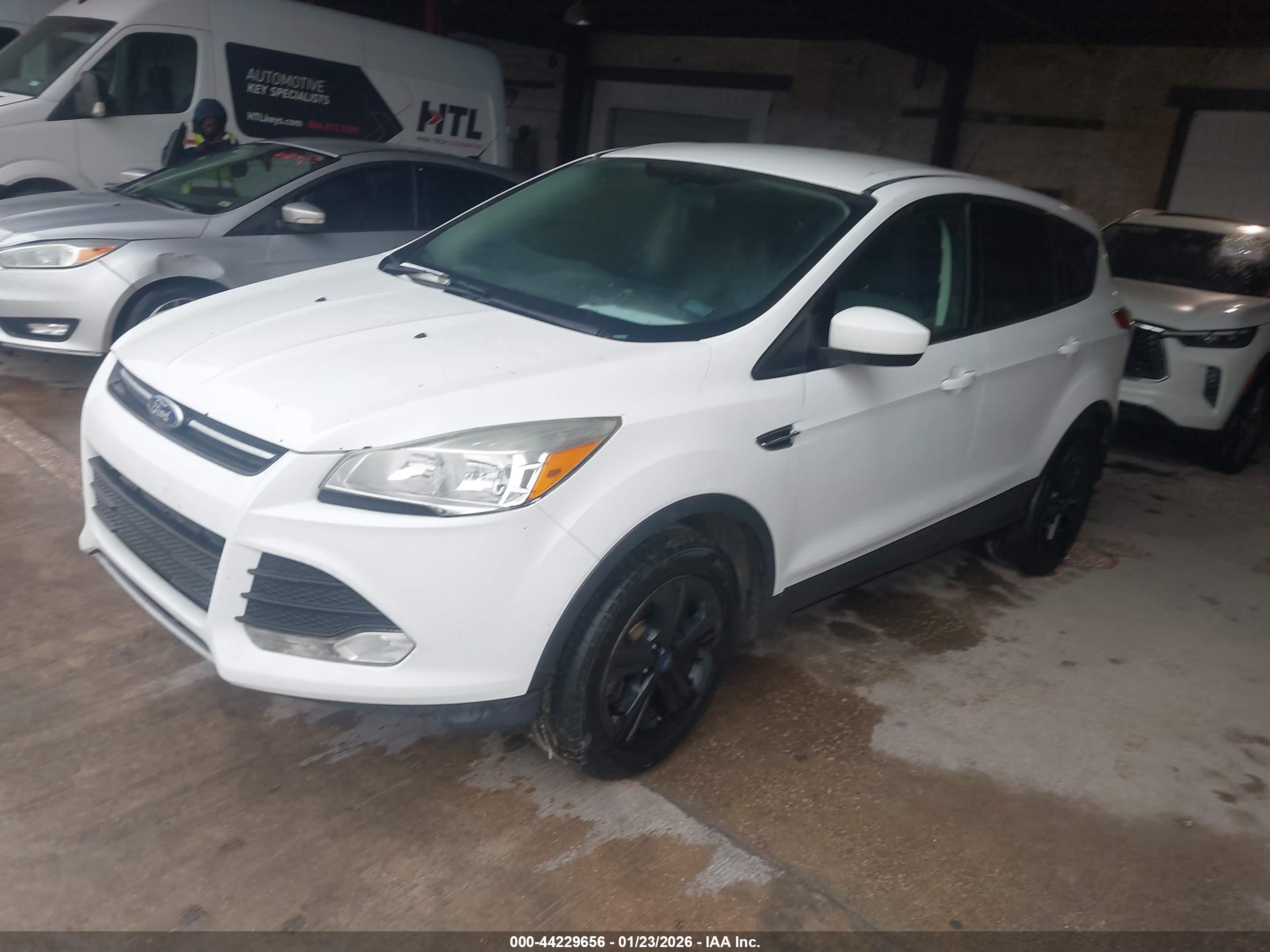 FORD ESCAPE image 2