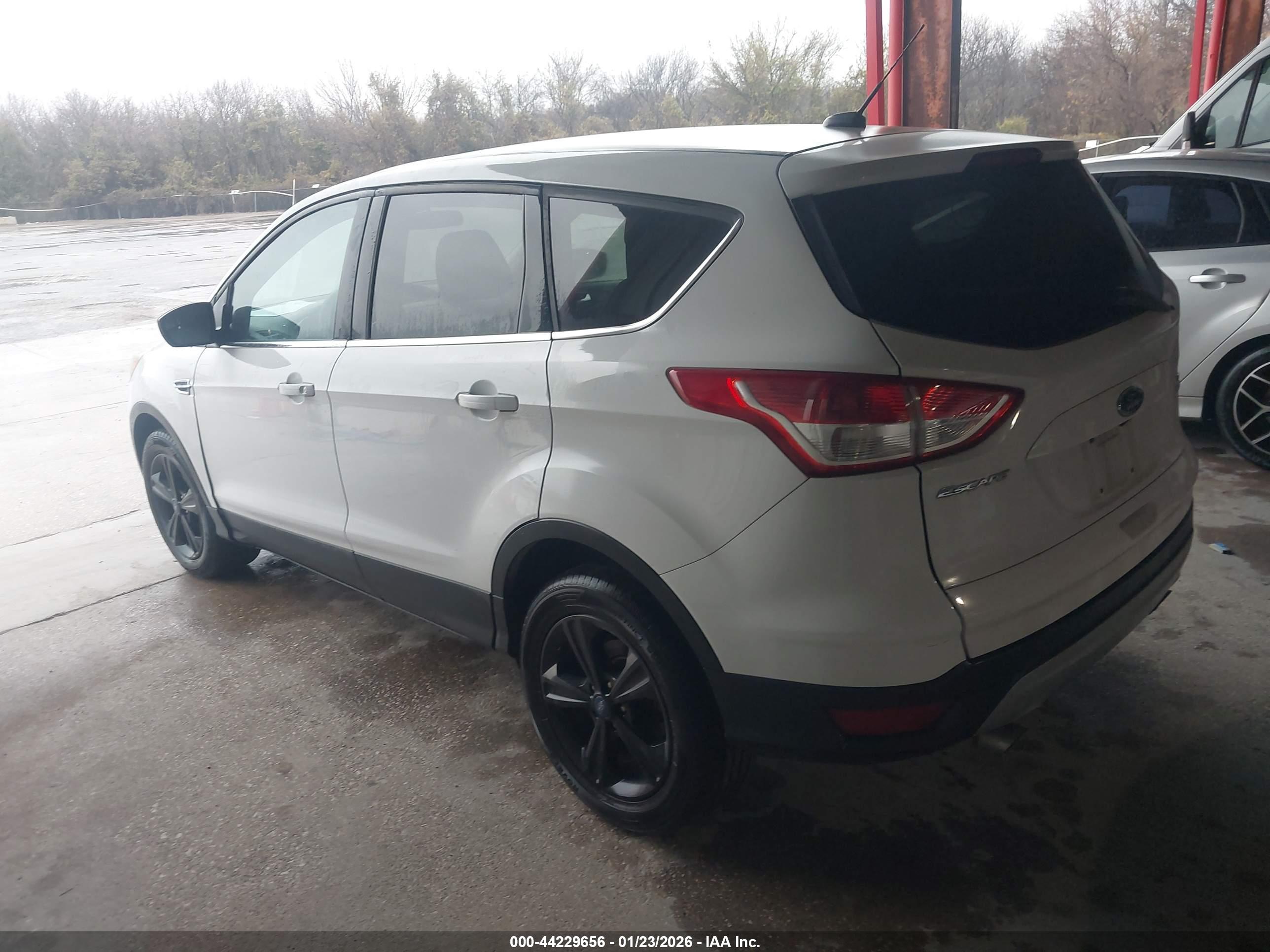 FORD ESCAPE image 3