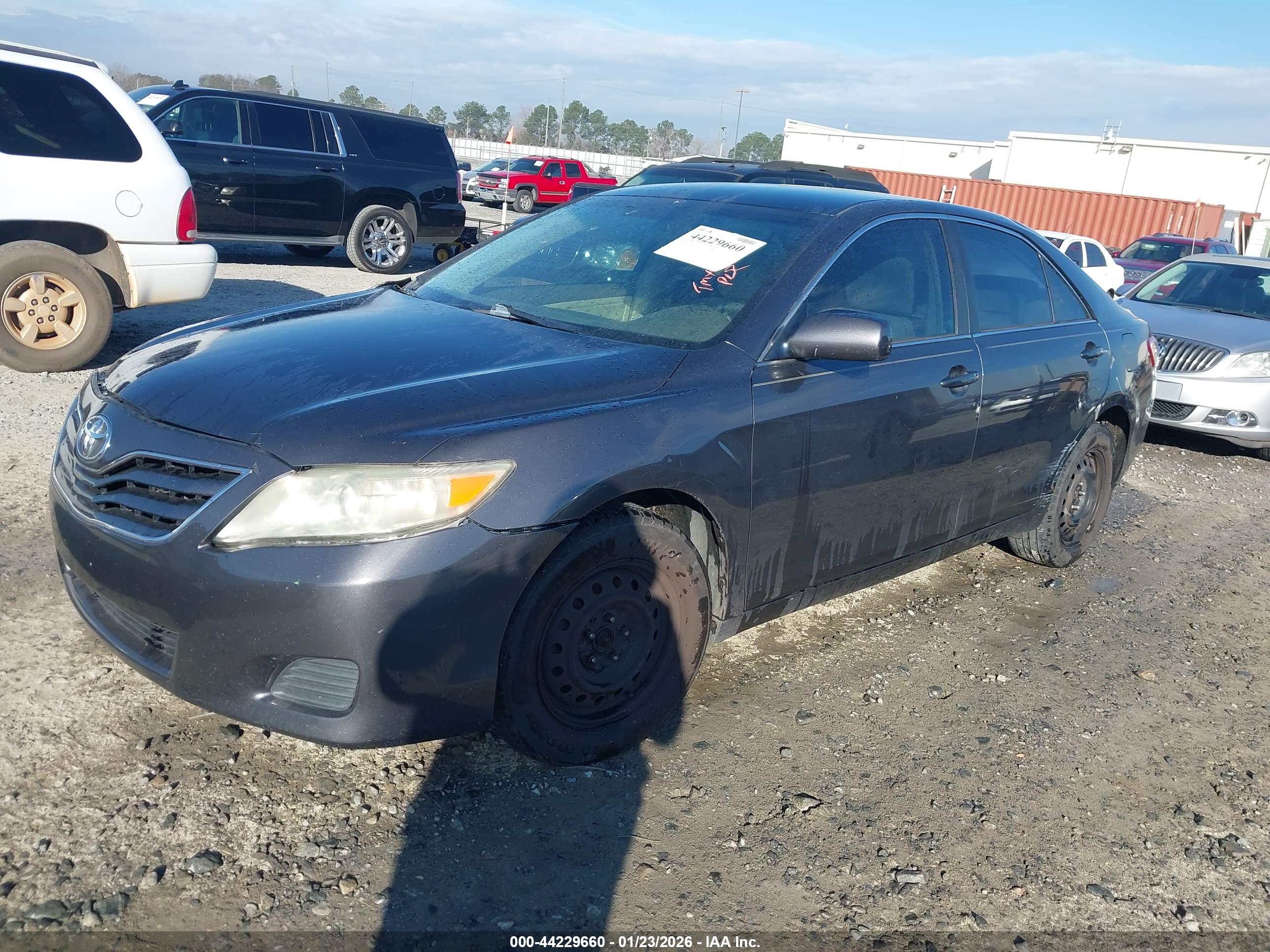 TOYOTA CAMRY image 2