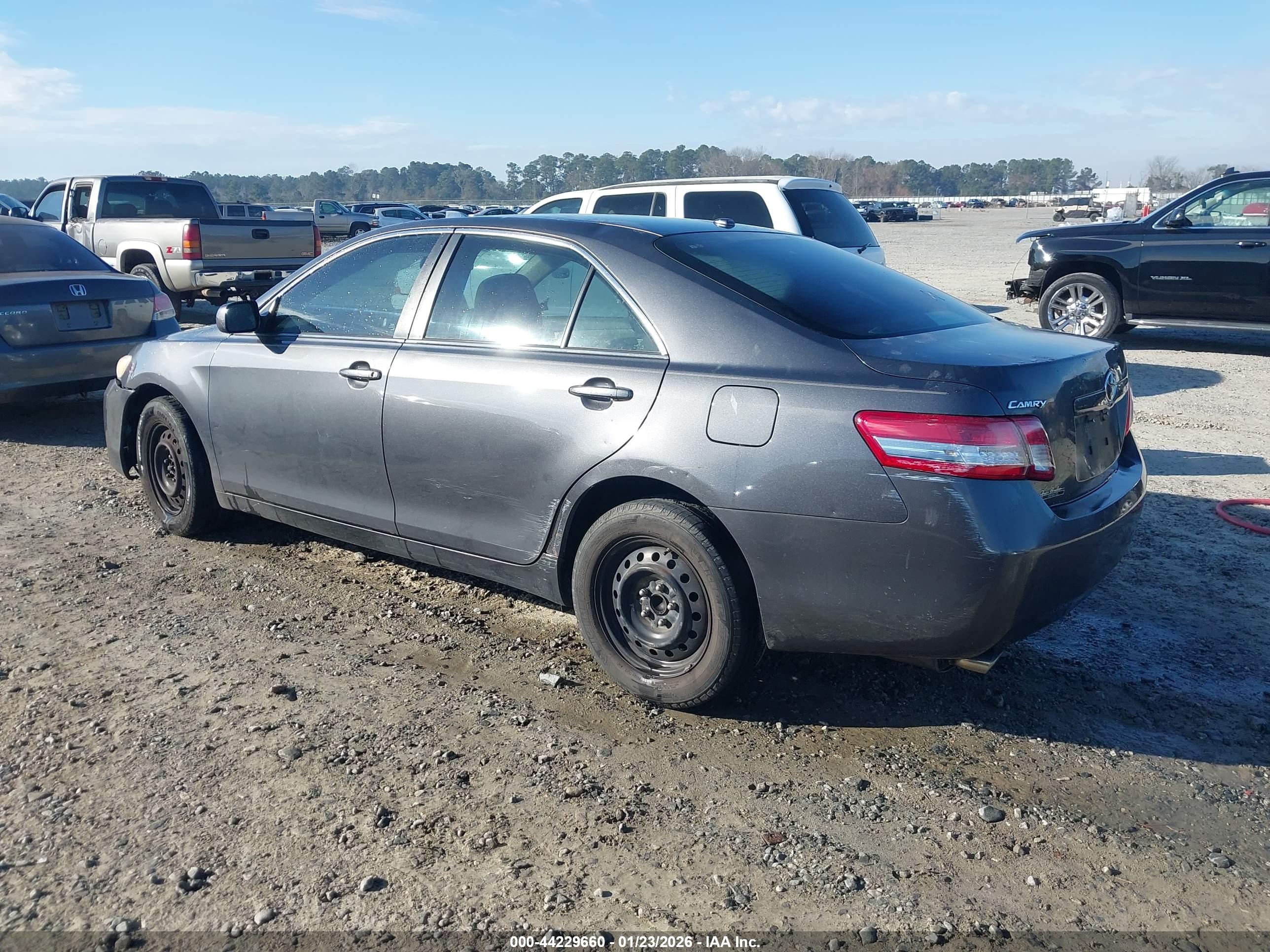 TOYOTA CAMRY image 3