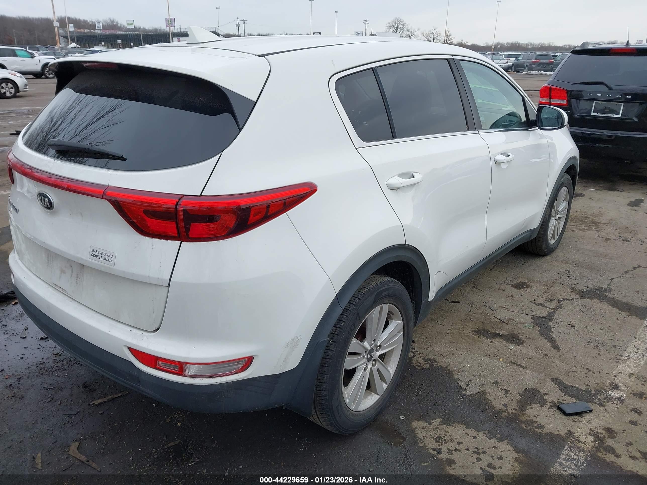 KIA SPORTAGE image 4