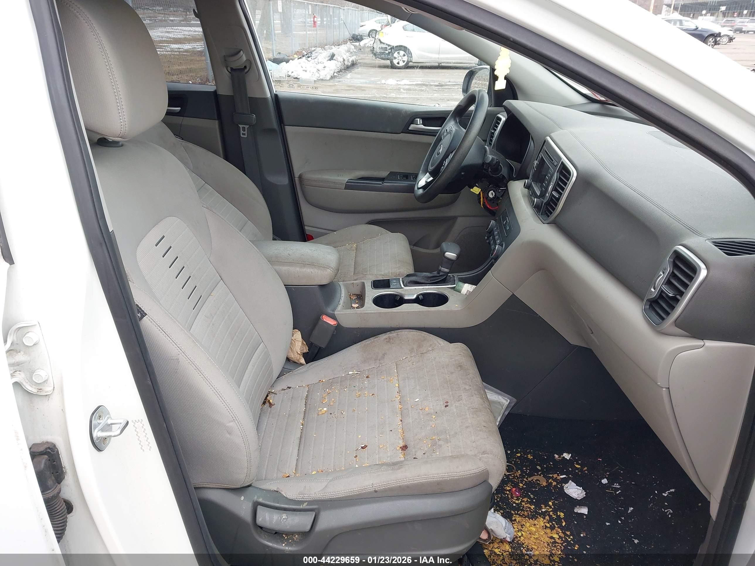 KIA SPORTAGE image 5