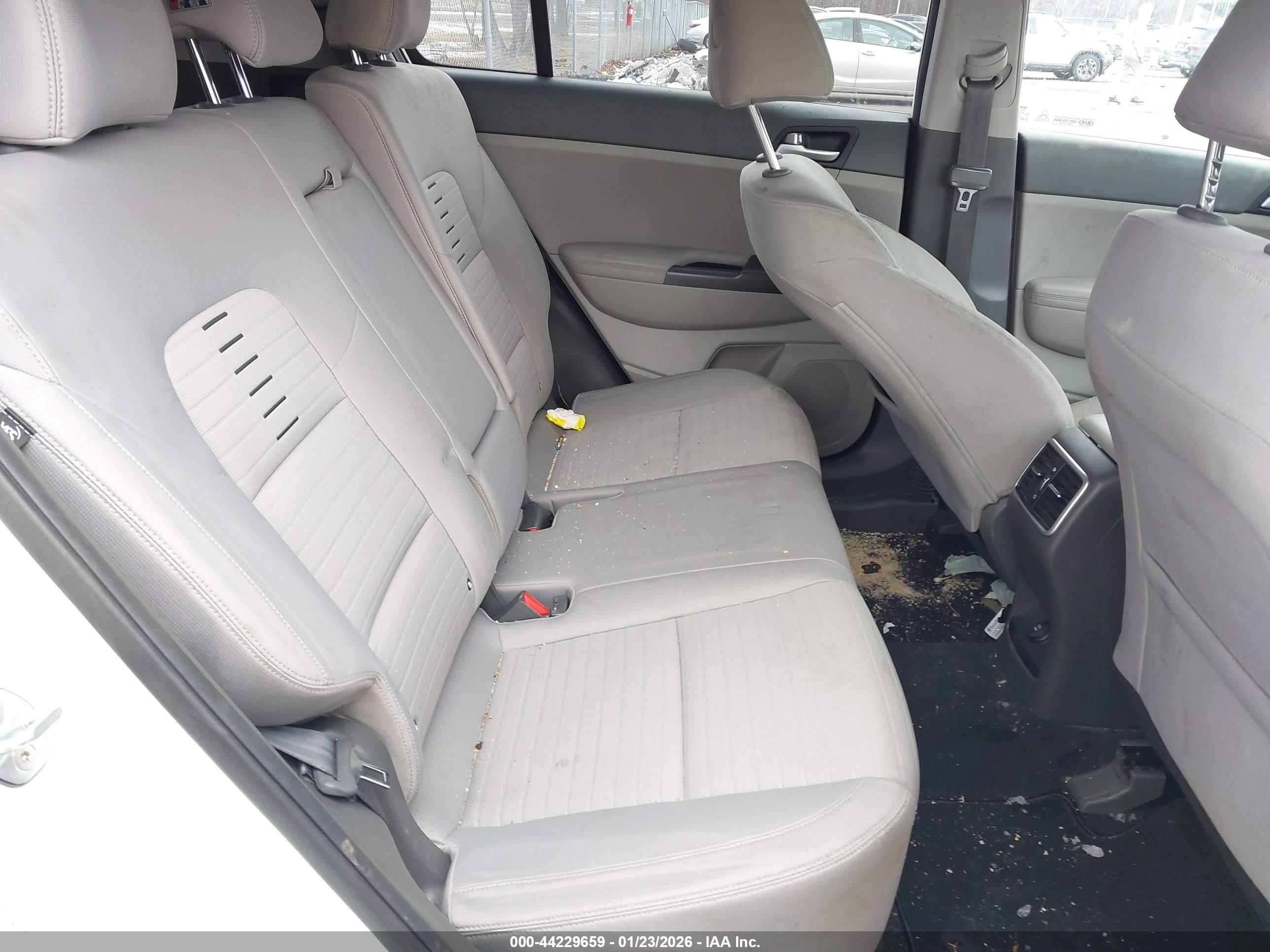 KIA SPORTAGE image 8