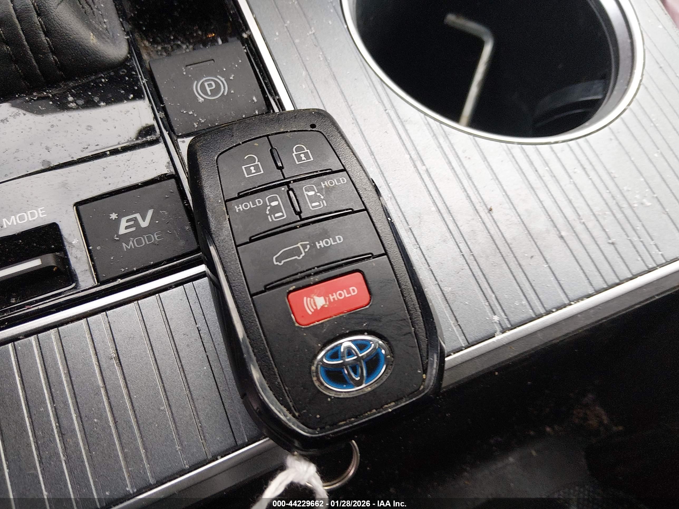 TOYOTA SIENNA image 11