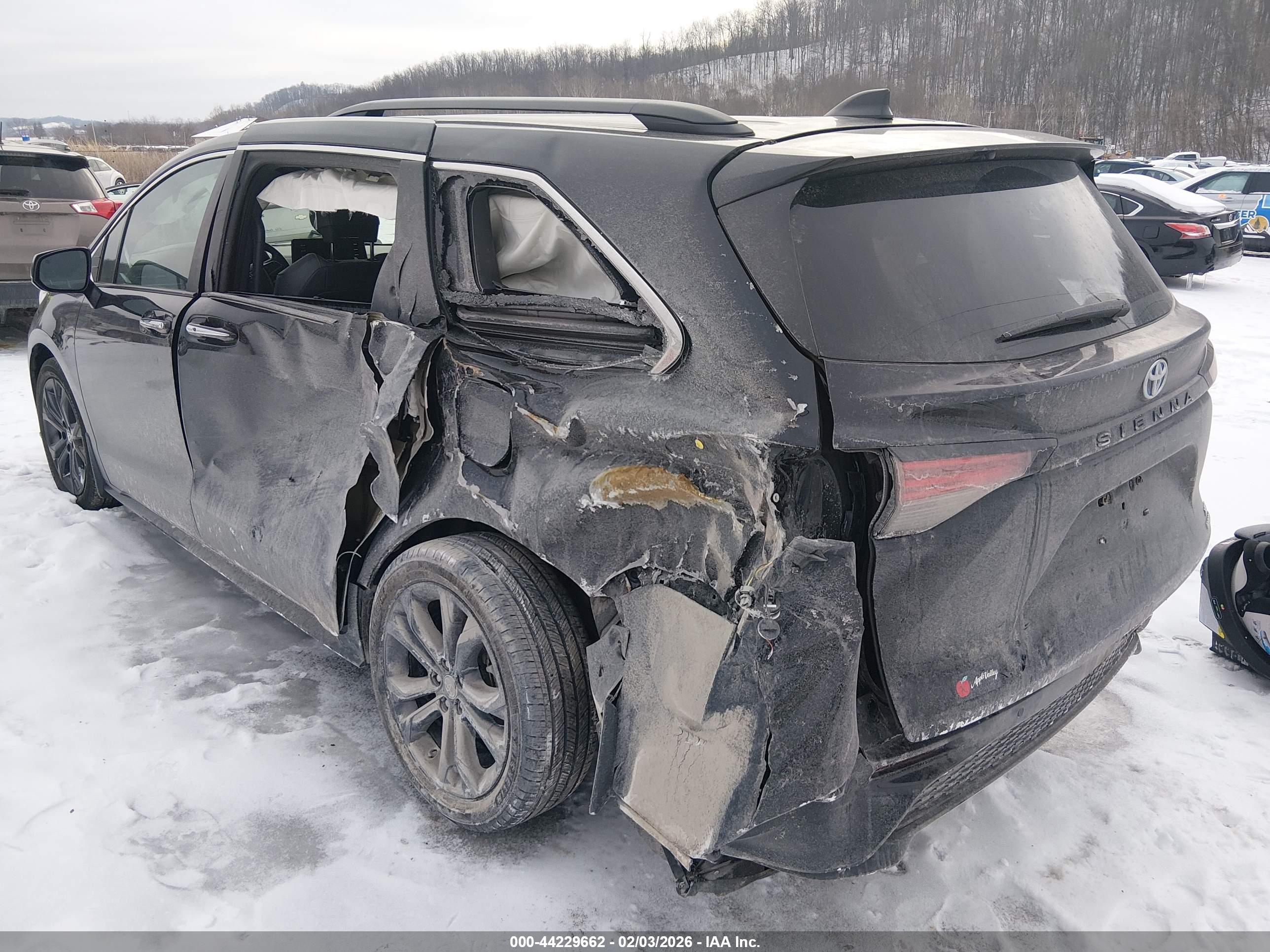 TOYOTA SIENNA image 3