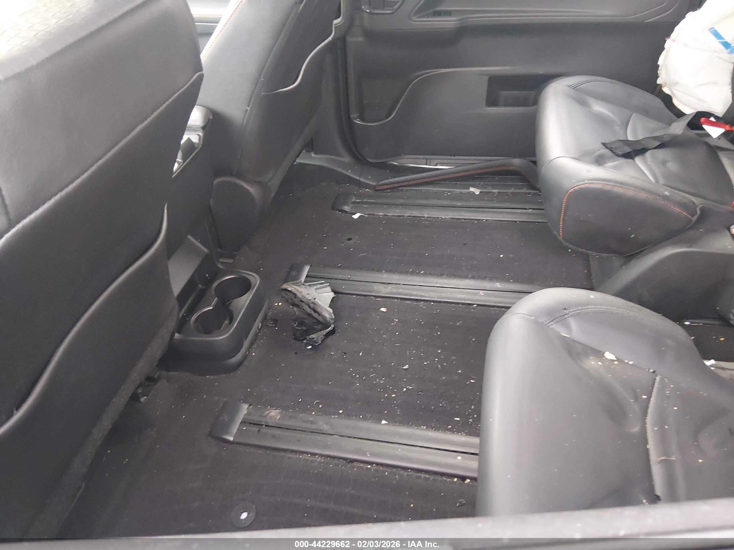 TOYOTA SIENNA image 8