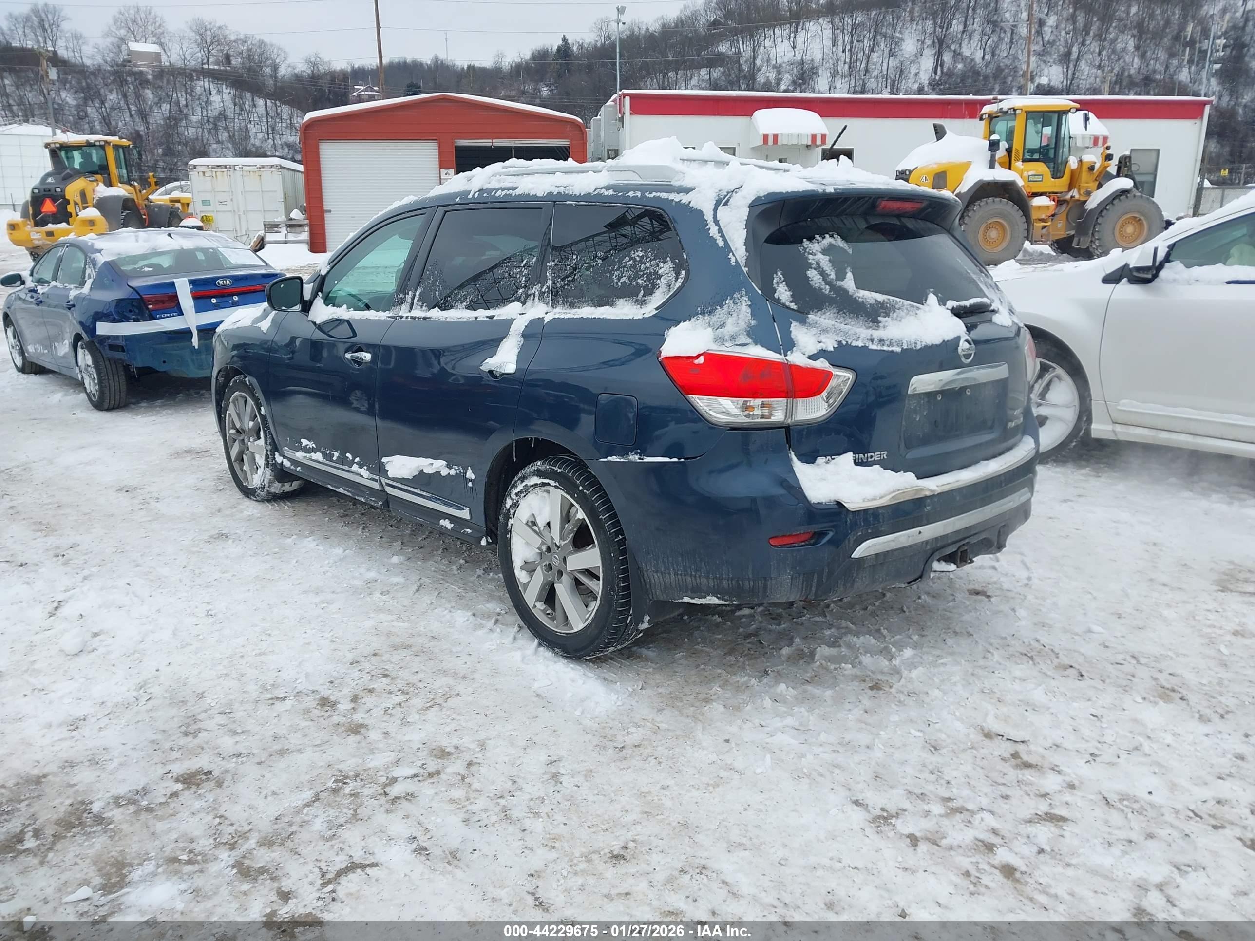 NISSAN PATHFINDER image 3