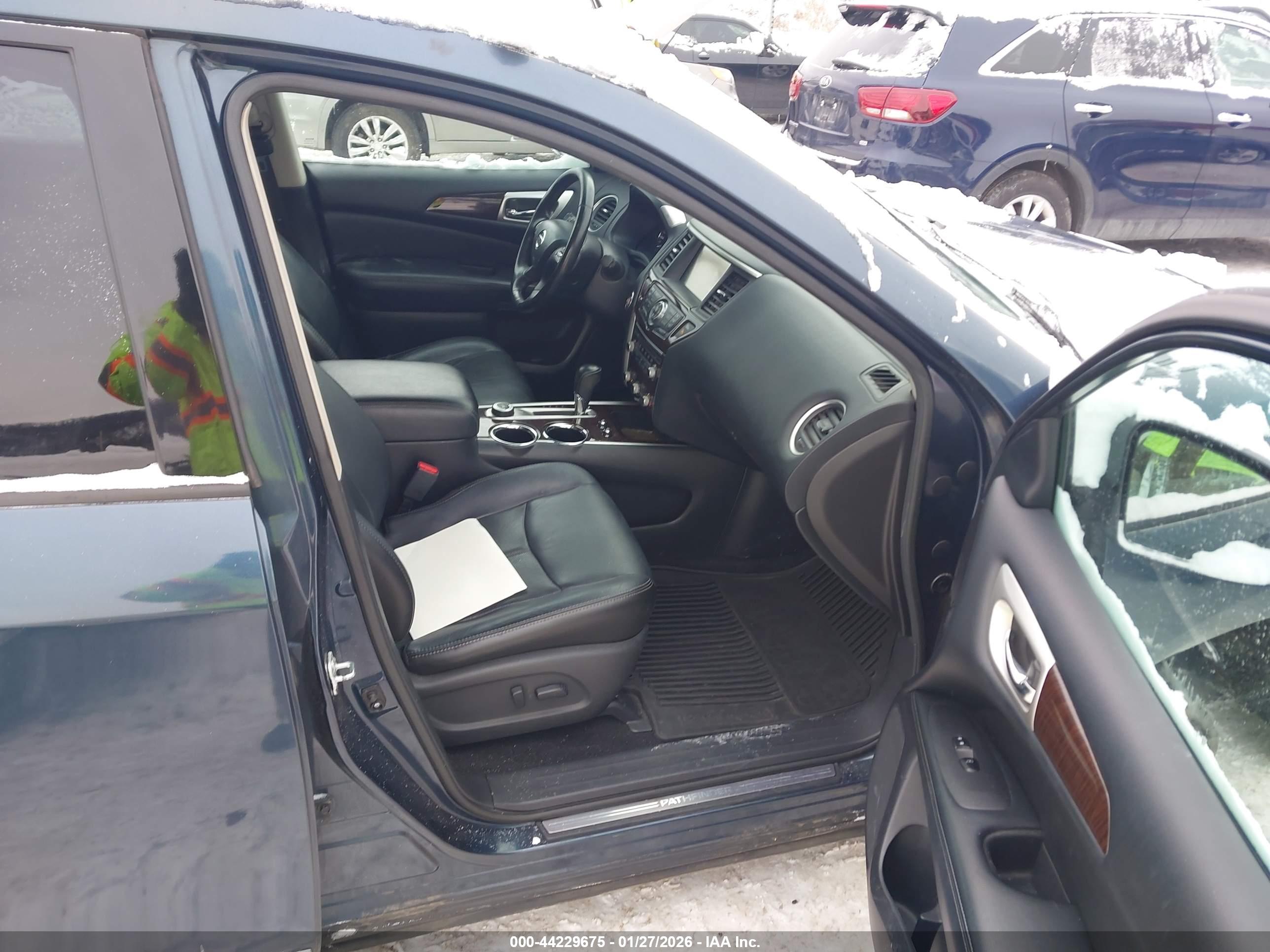 NISSAN PATHFINDER image 5