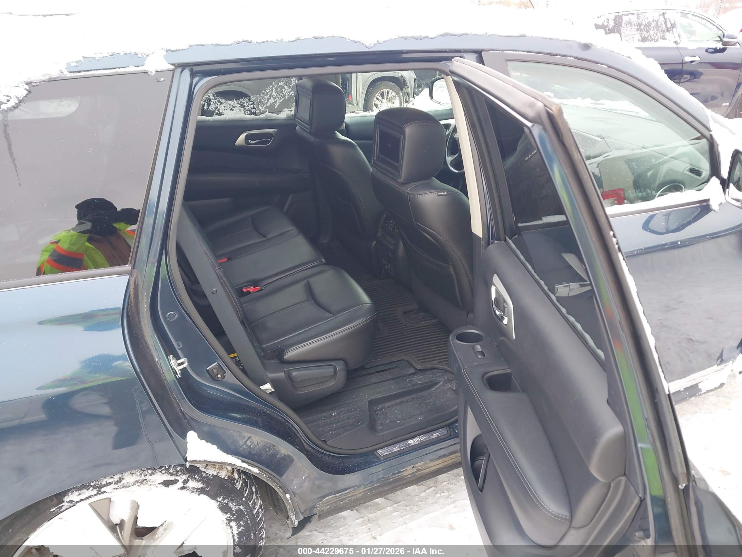 NISSAN PATHFINDER image 8