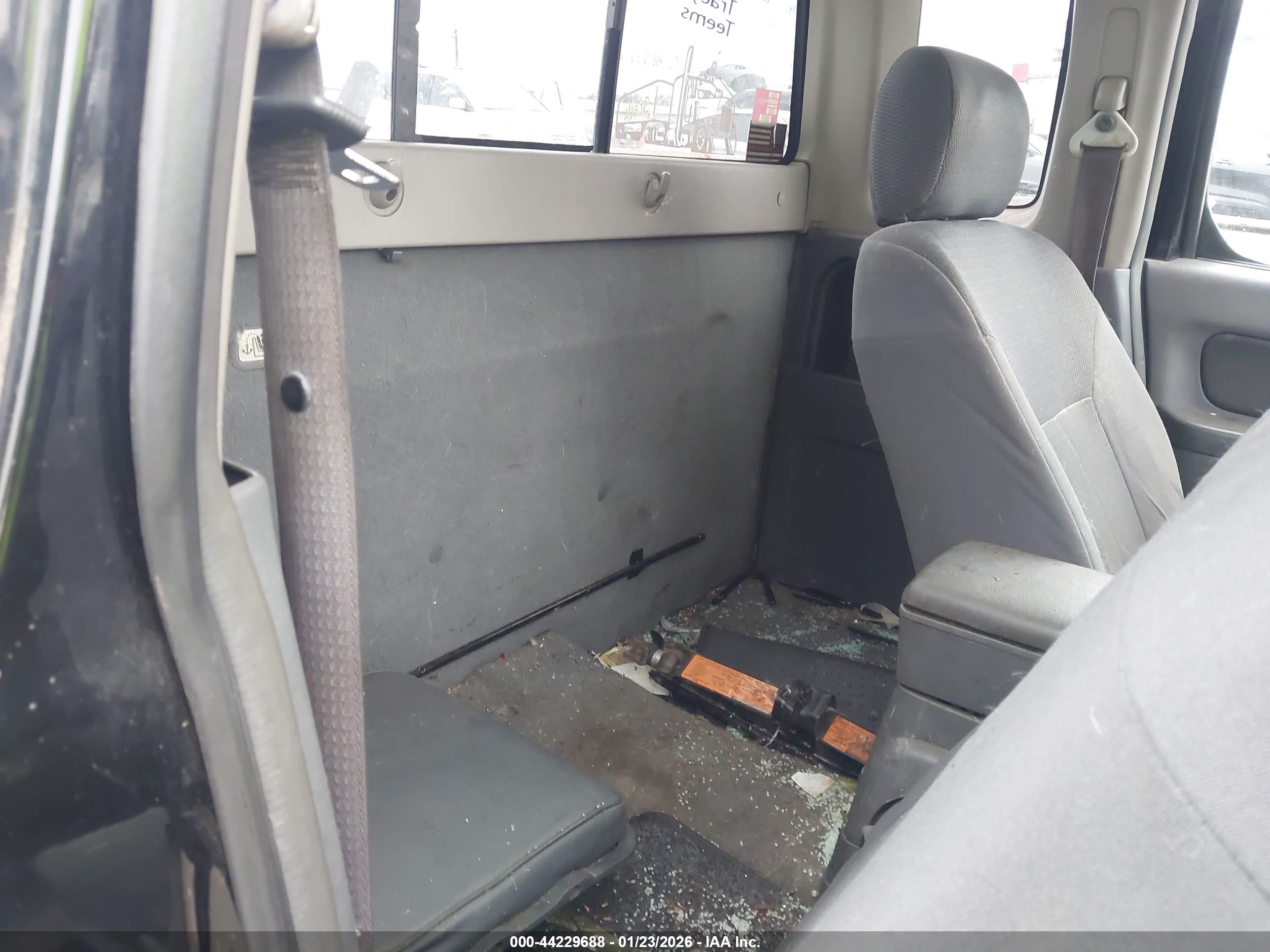 NISSAN FRONTIER image 8