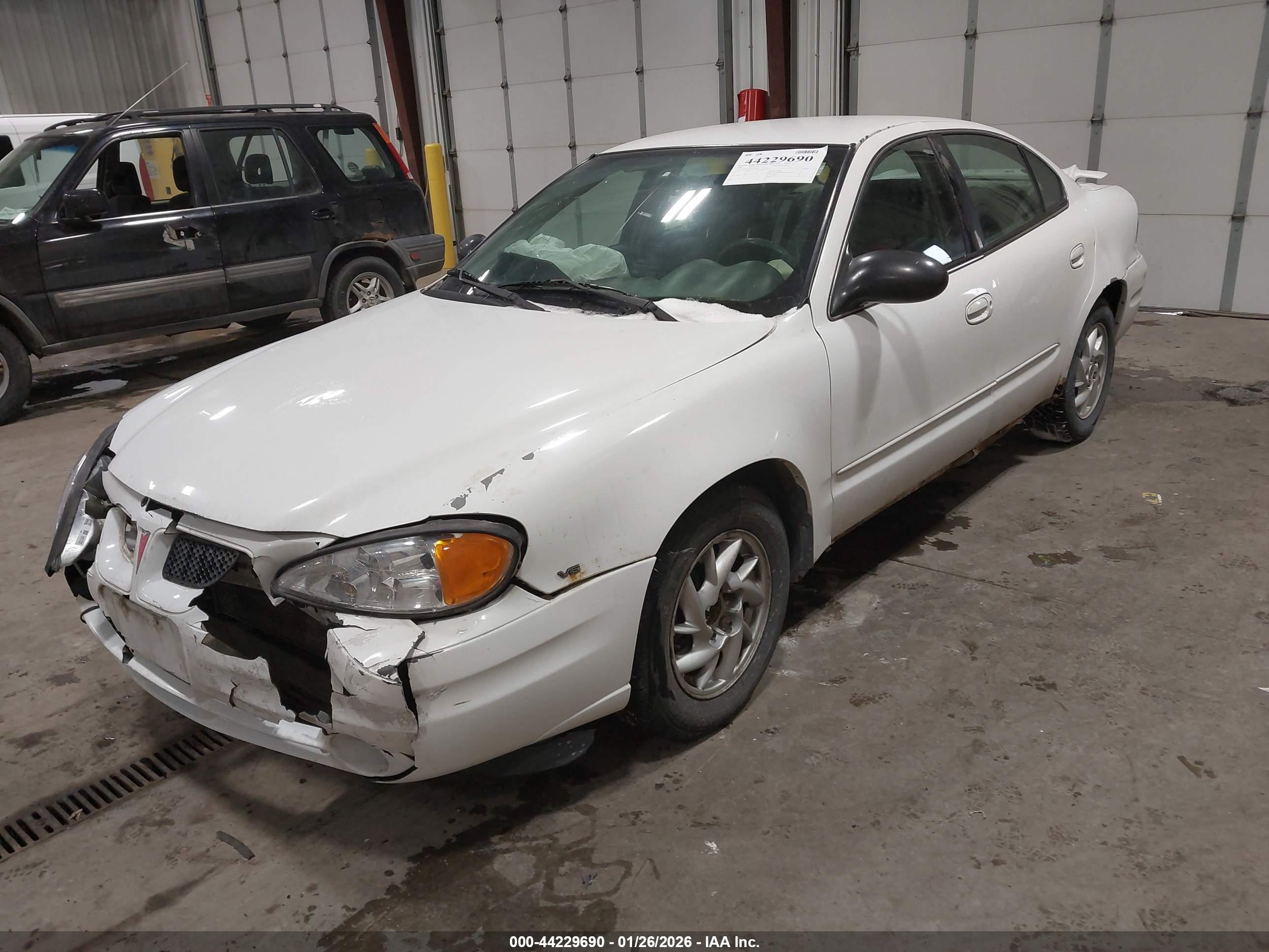 PONTIAC GRAND image 2