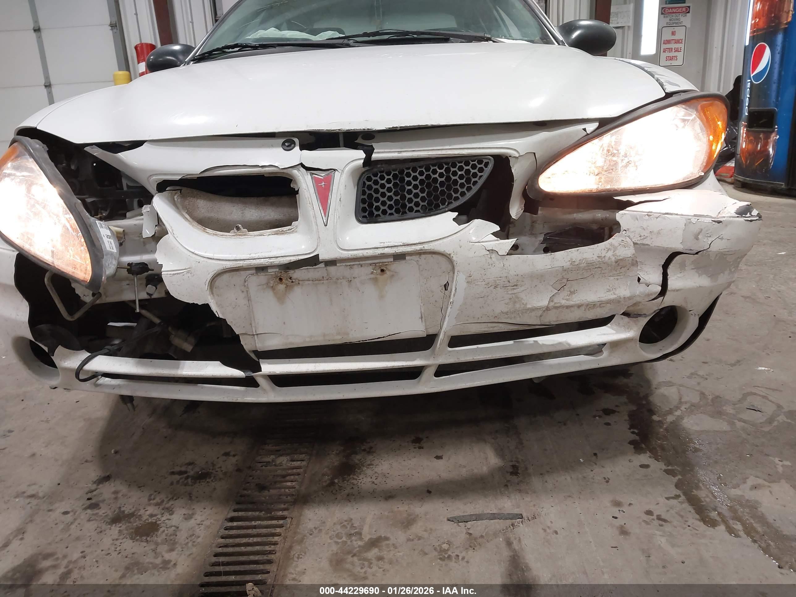 PONTIAC GRAND image 6