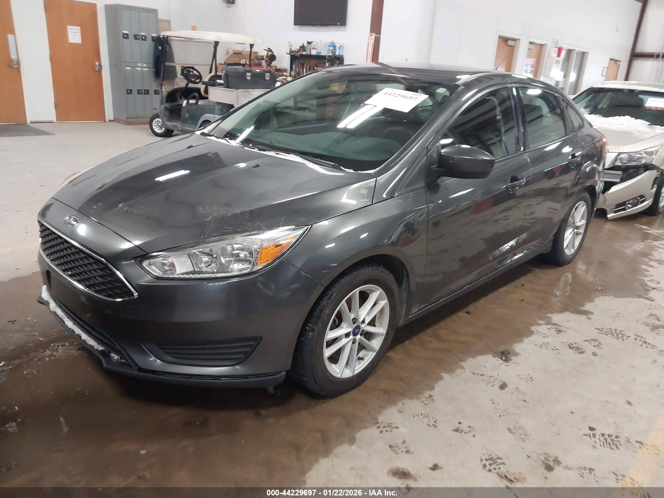 FORD FOCUS image 2