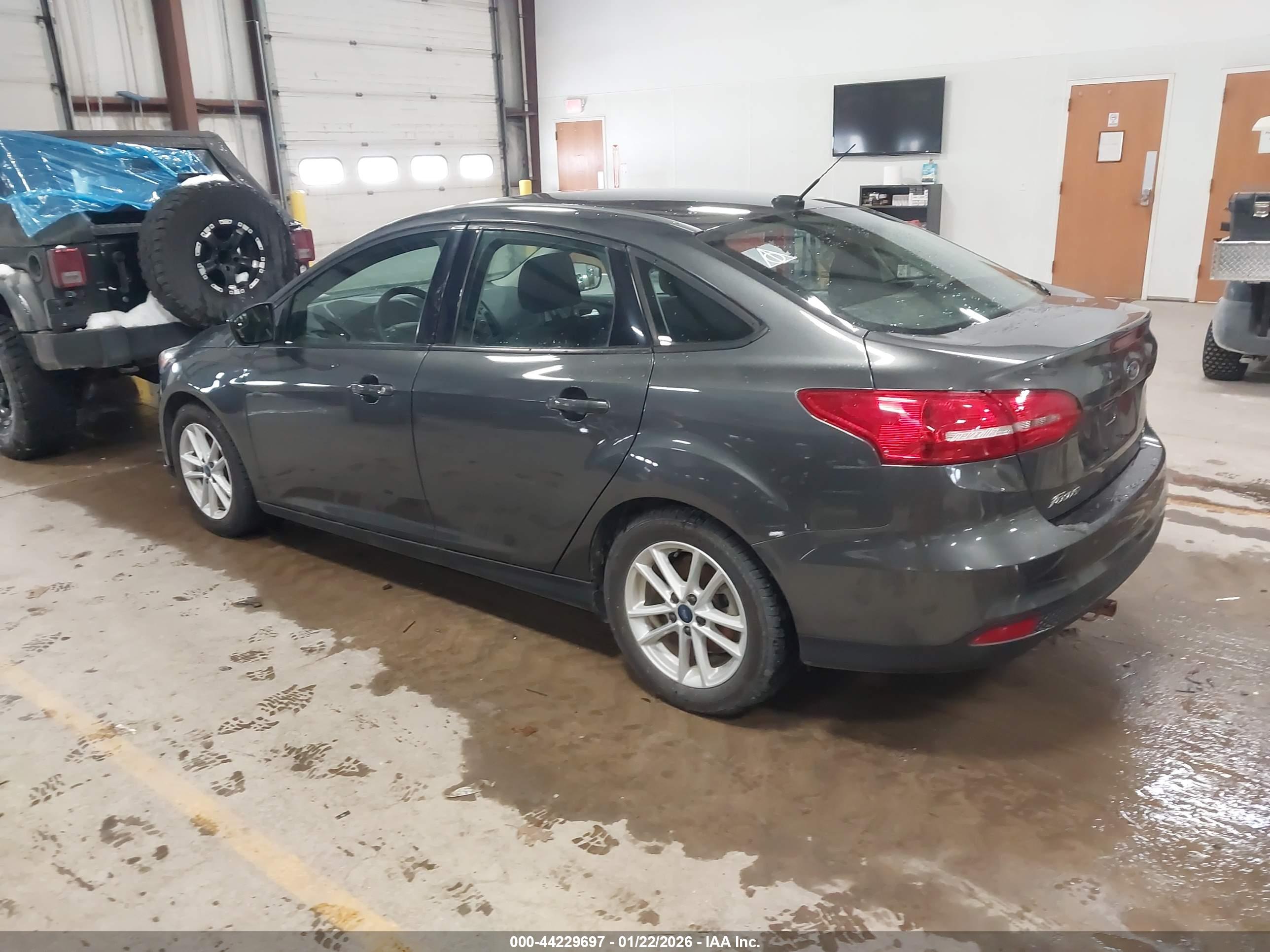 FORD FOCUS image 3