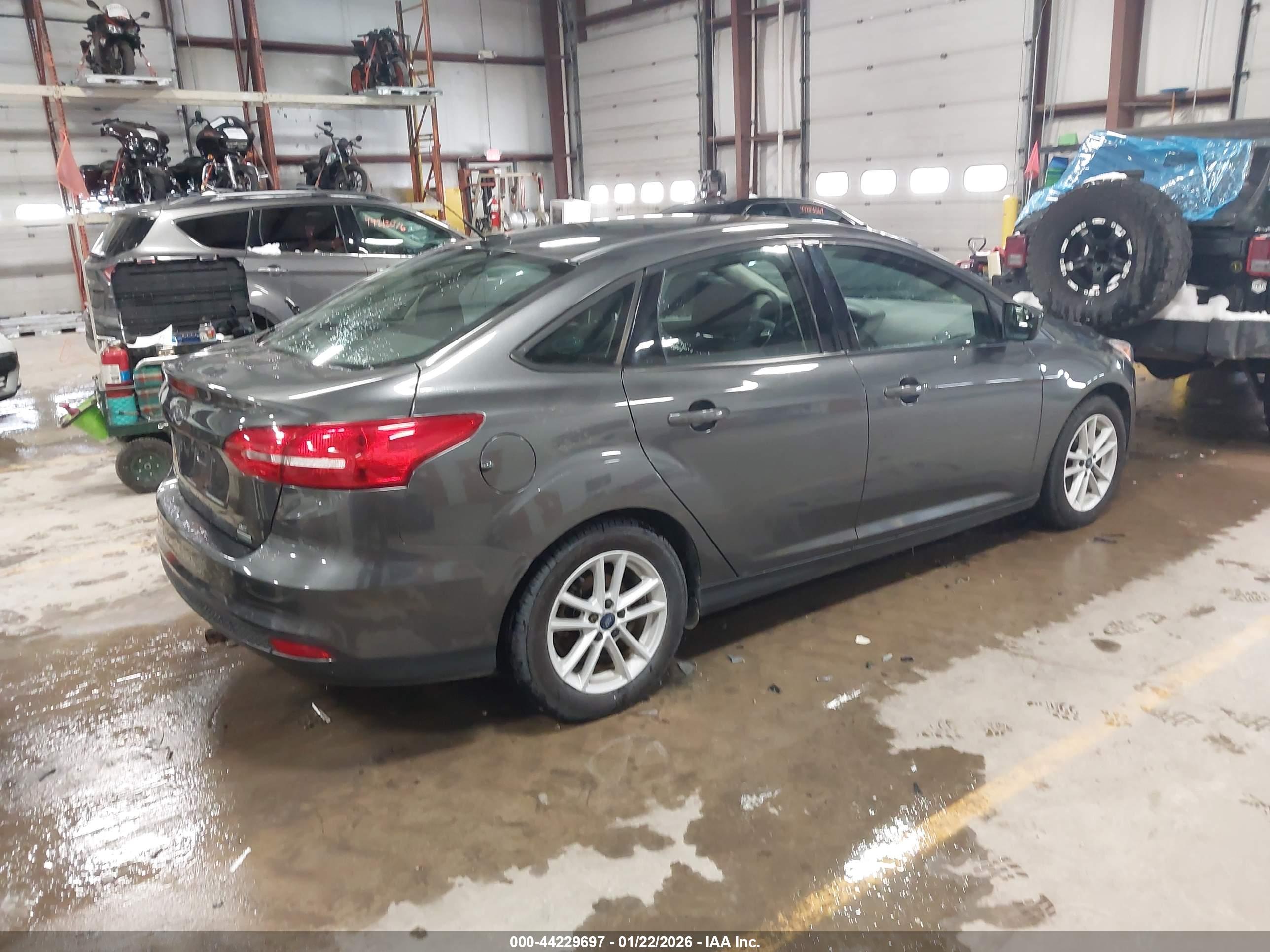 FORD FOCUS image 4
