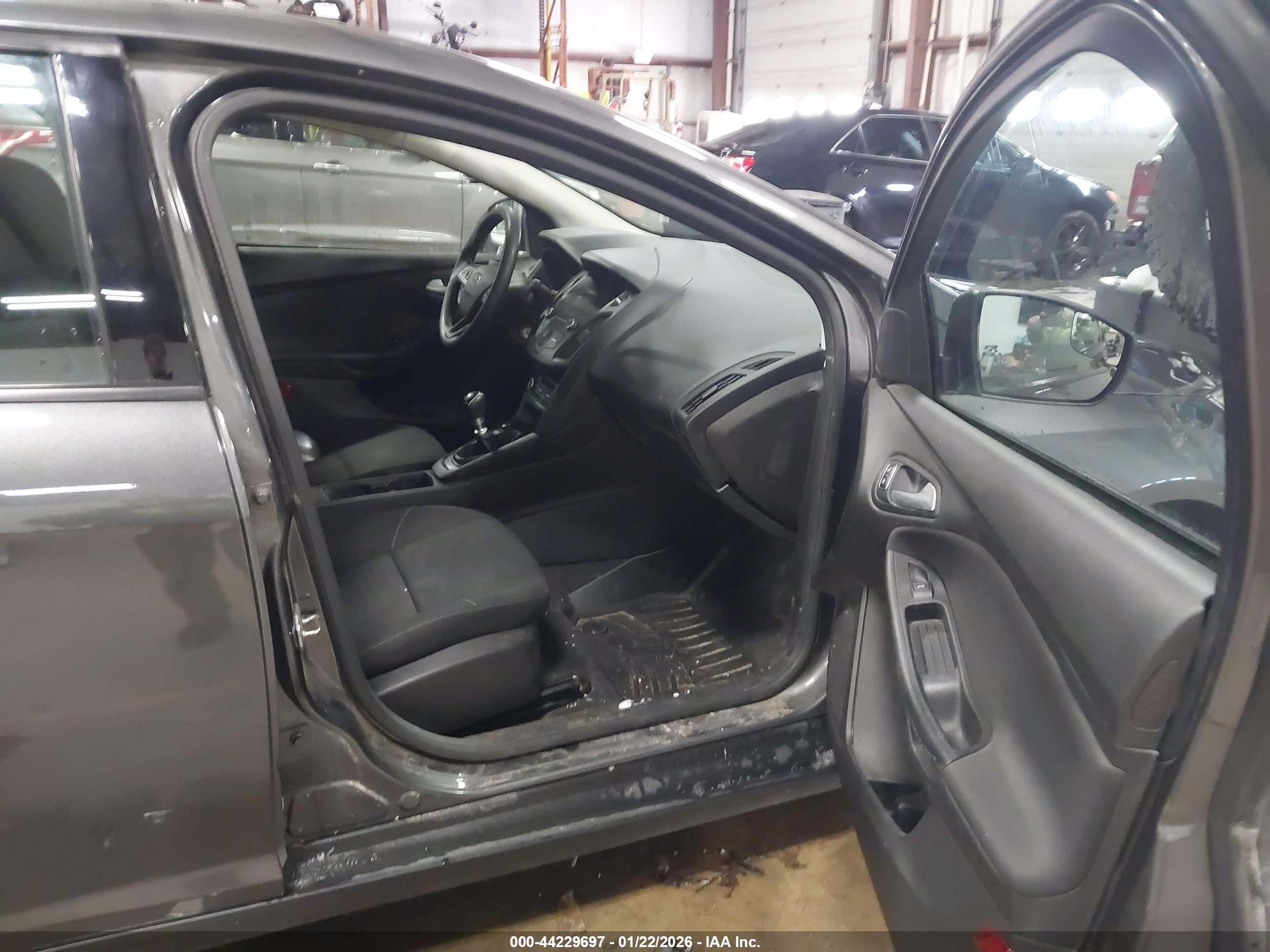 FORD FOCUS image 5