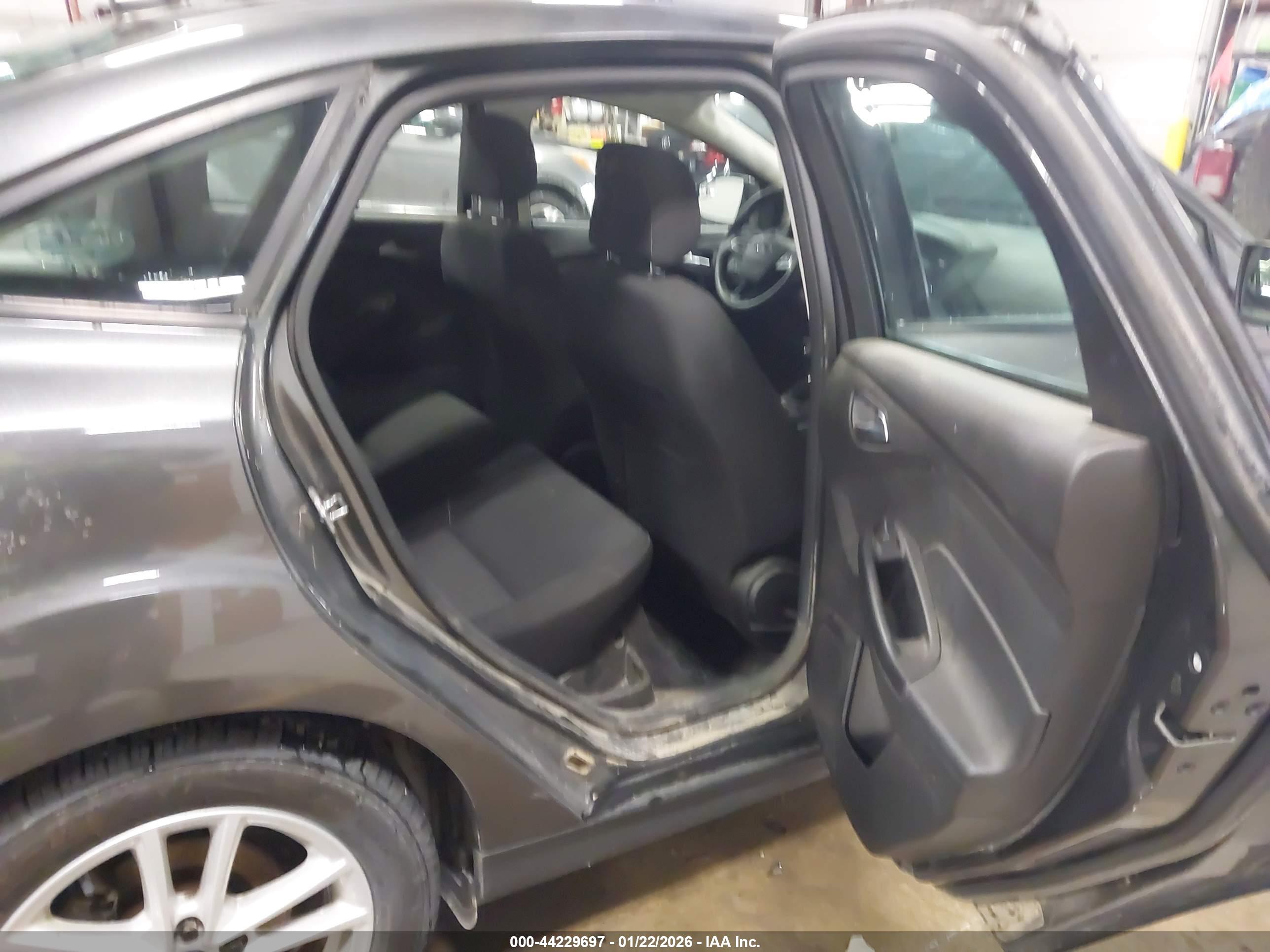 FORD FOCUS image 8