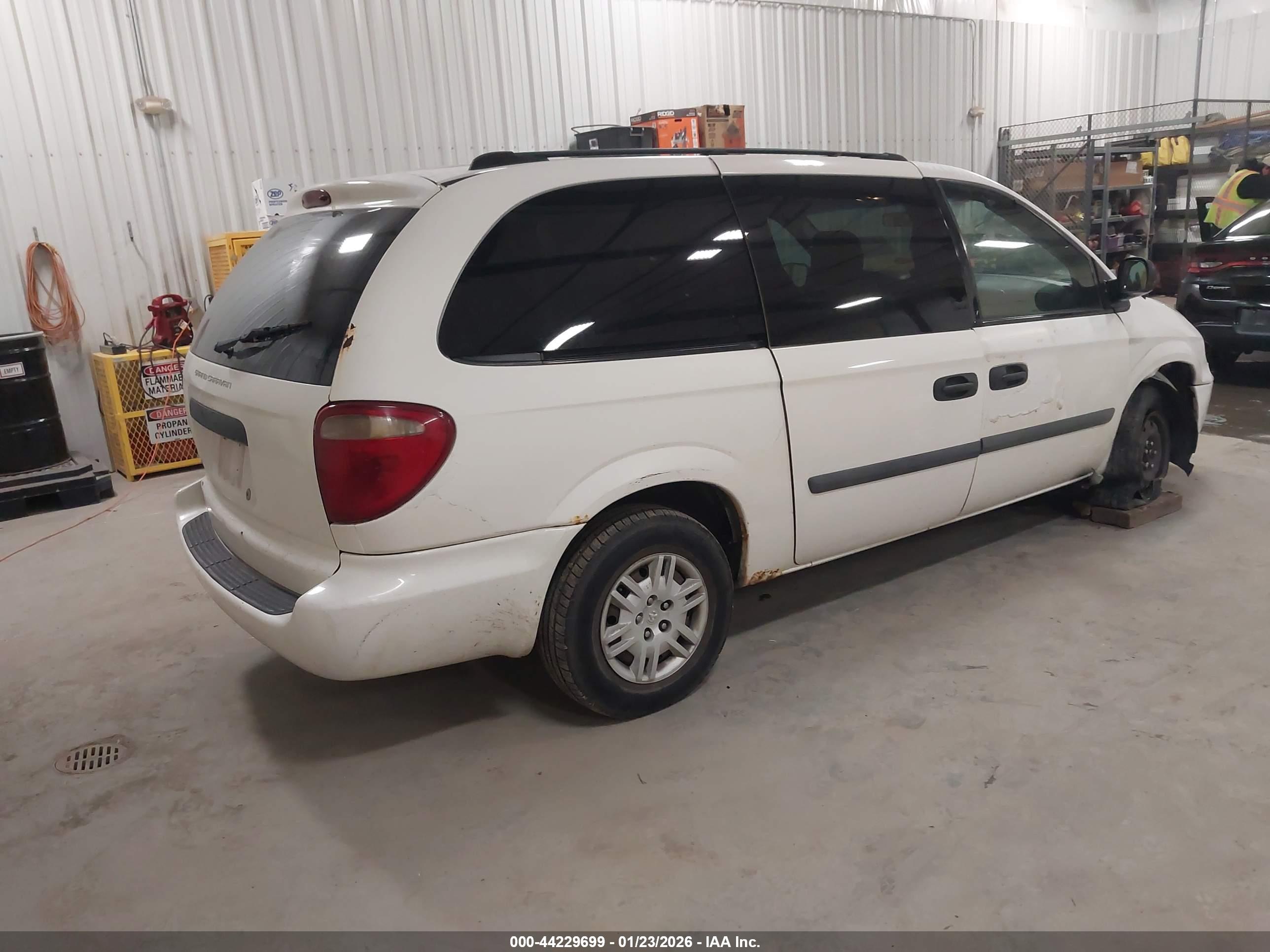 DODGE GRAND image 4