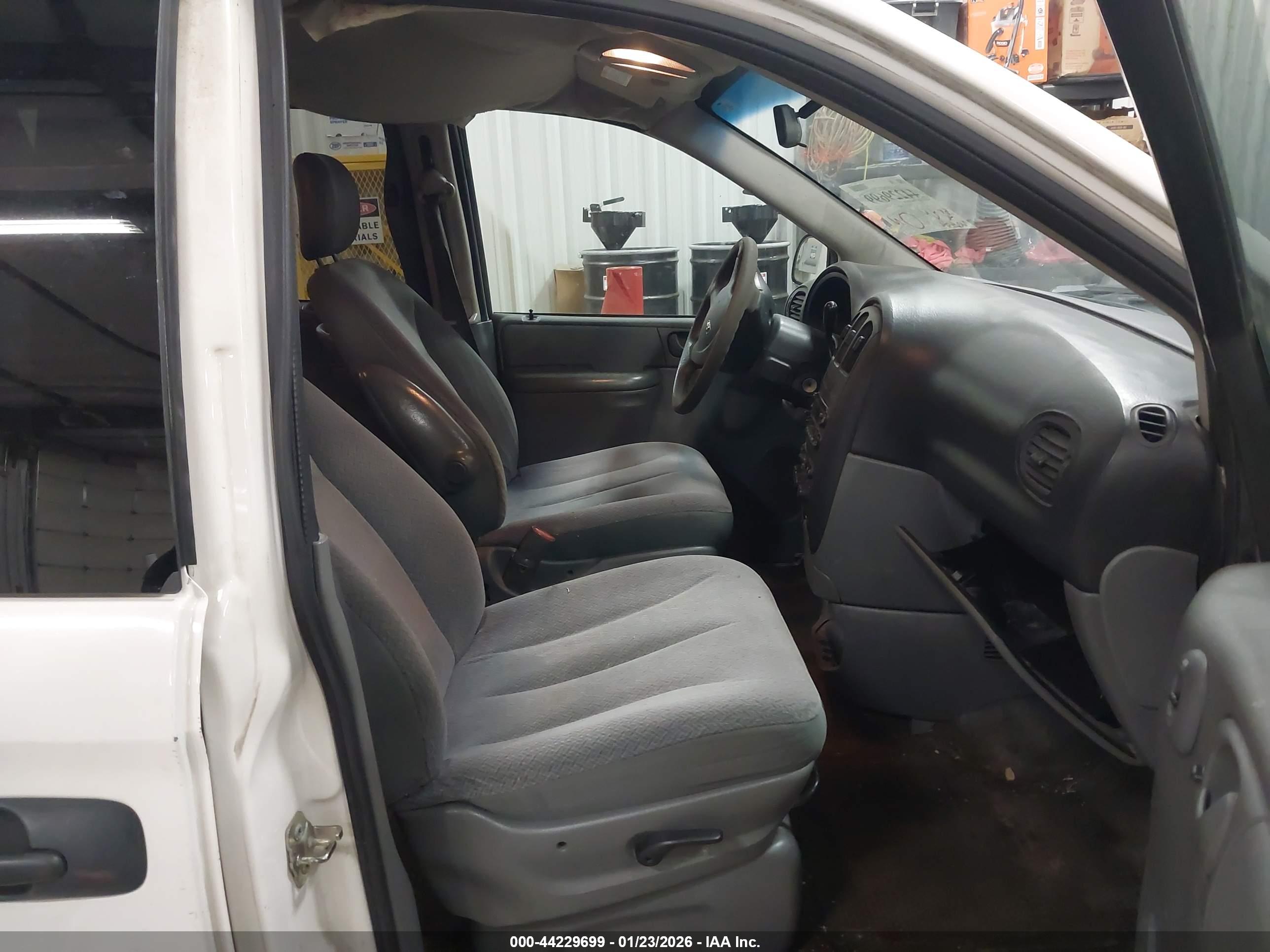 DODGE GRAND image 5