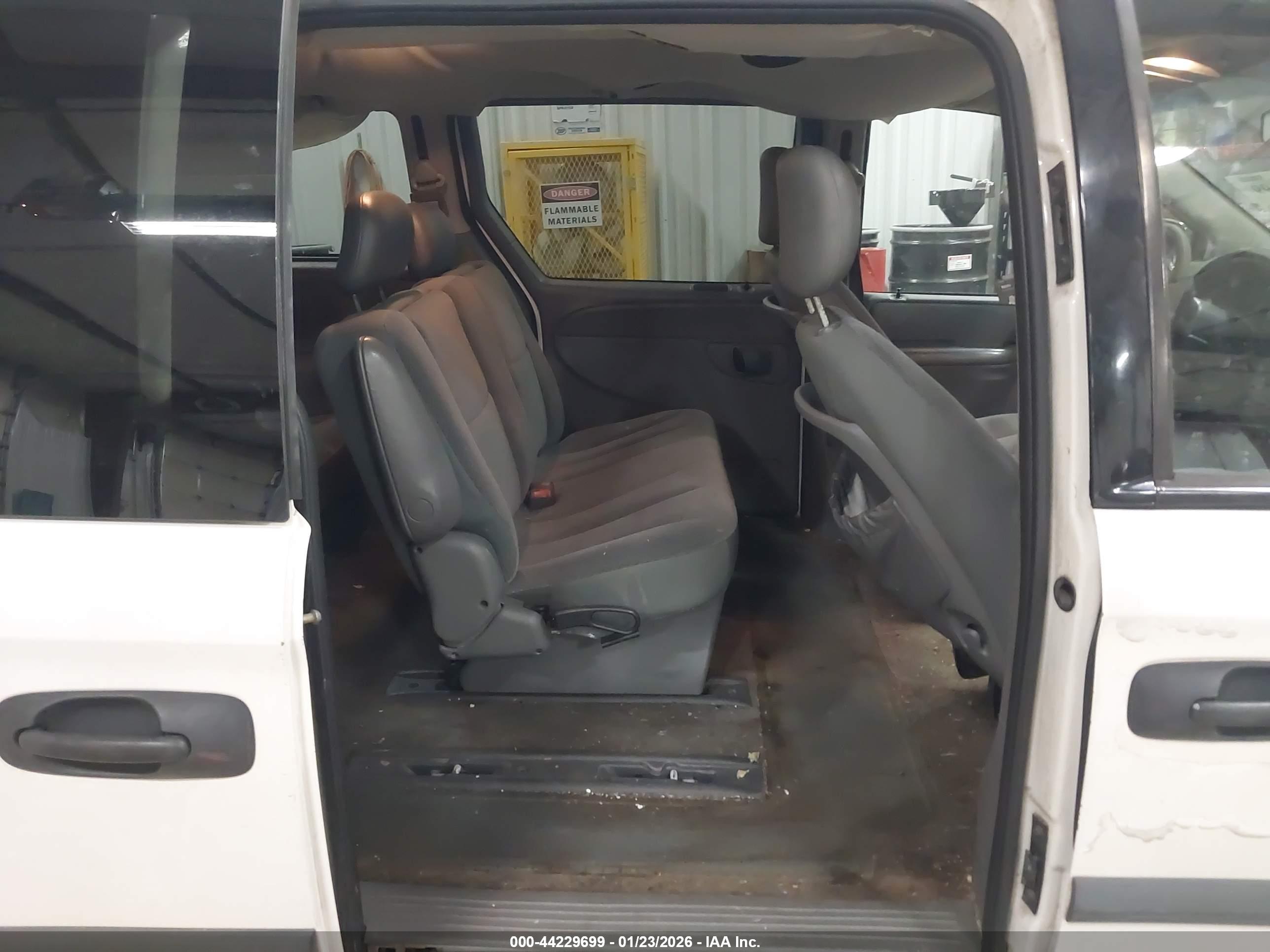 DODGE GRAND image 8