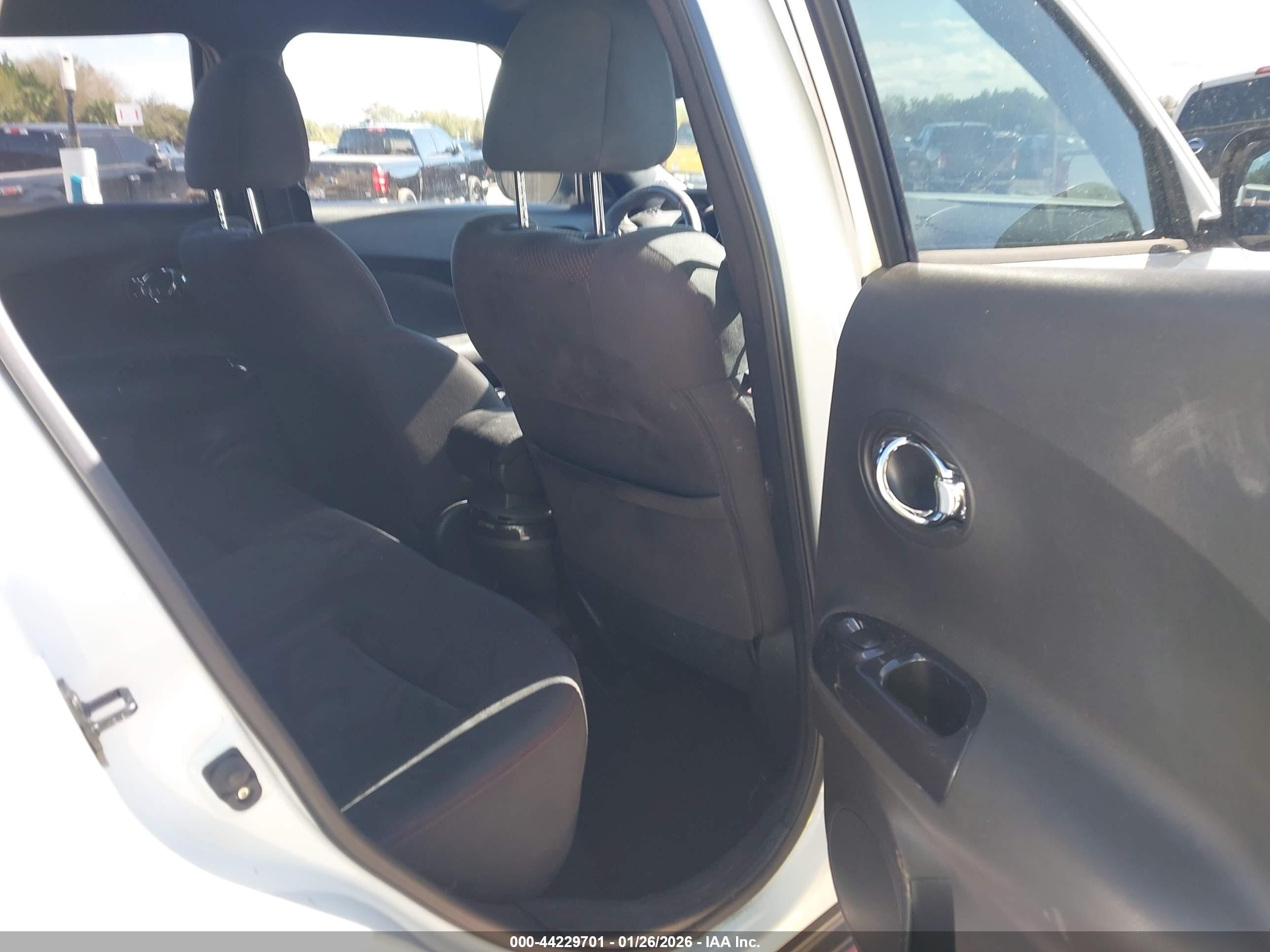 NISSAN JUKE image 8