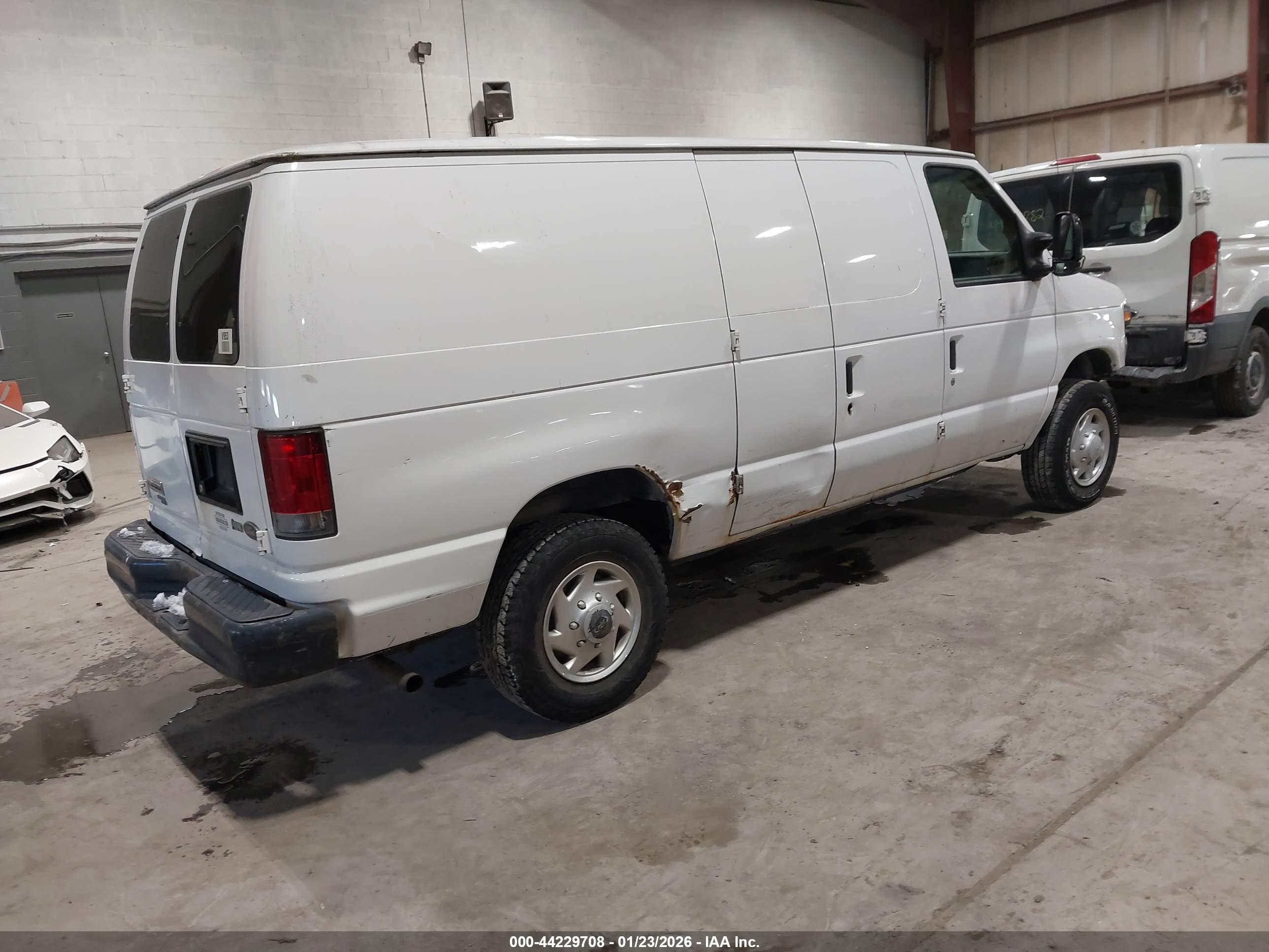 FORD E-250 image 4