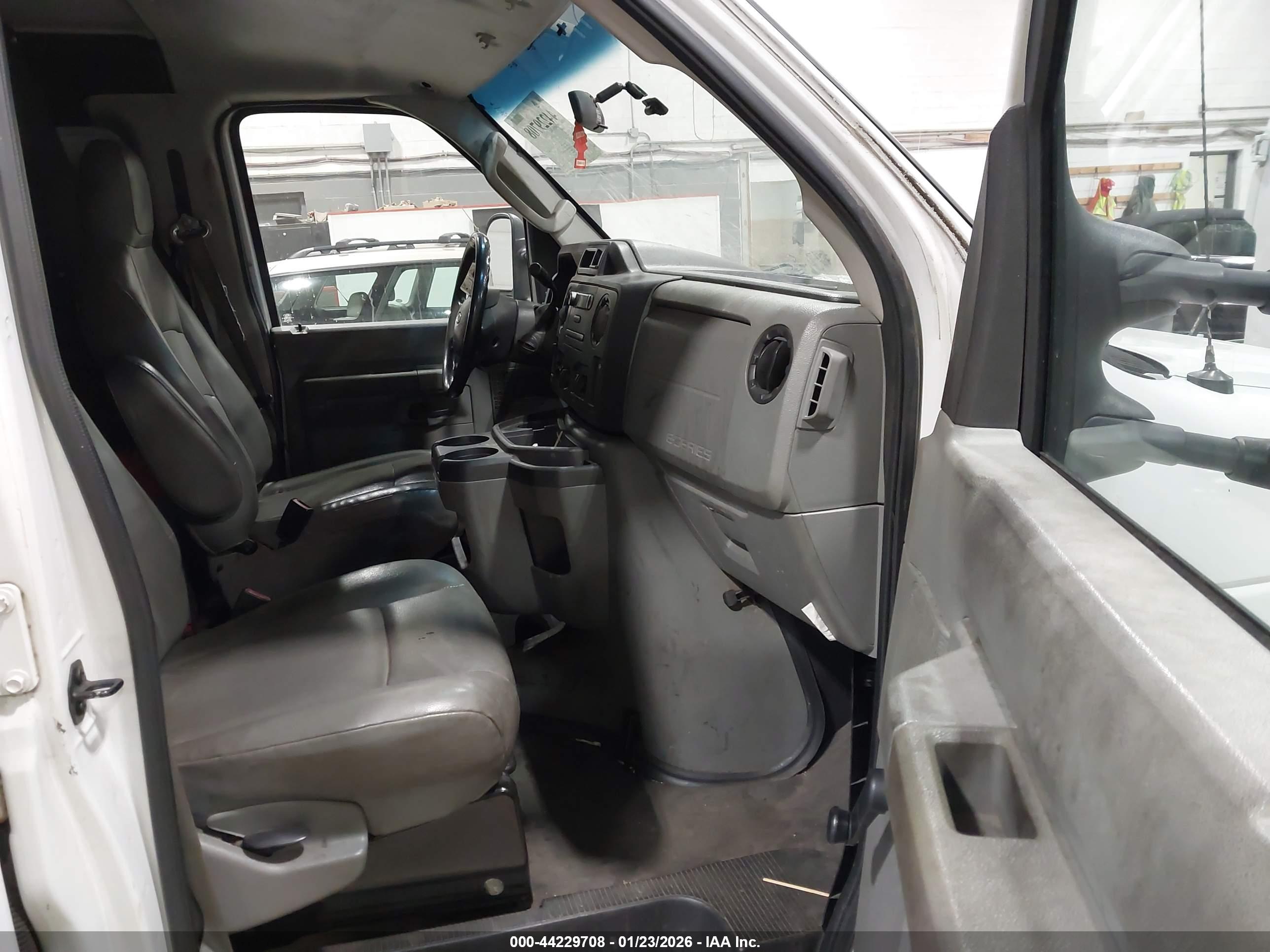 FORD E-250 image 5
