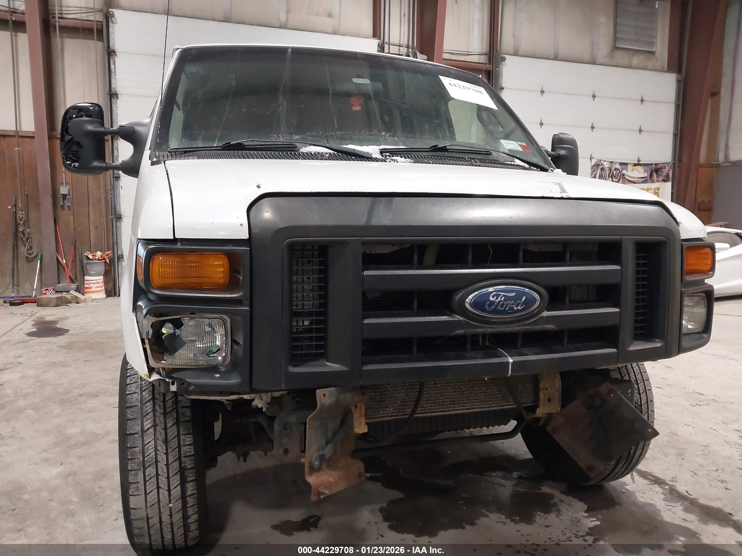 FORD E-250 image 6