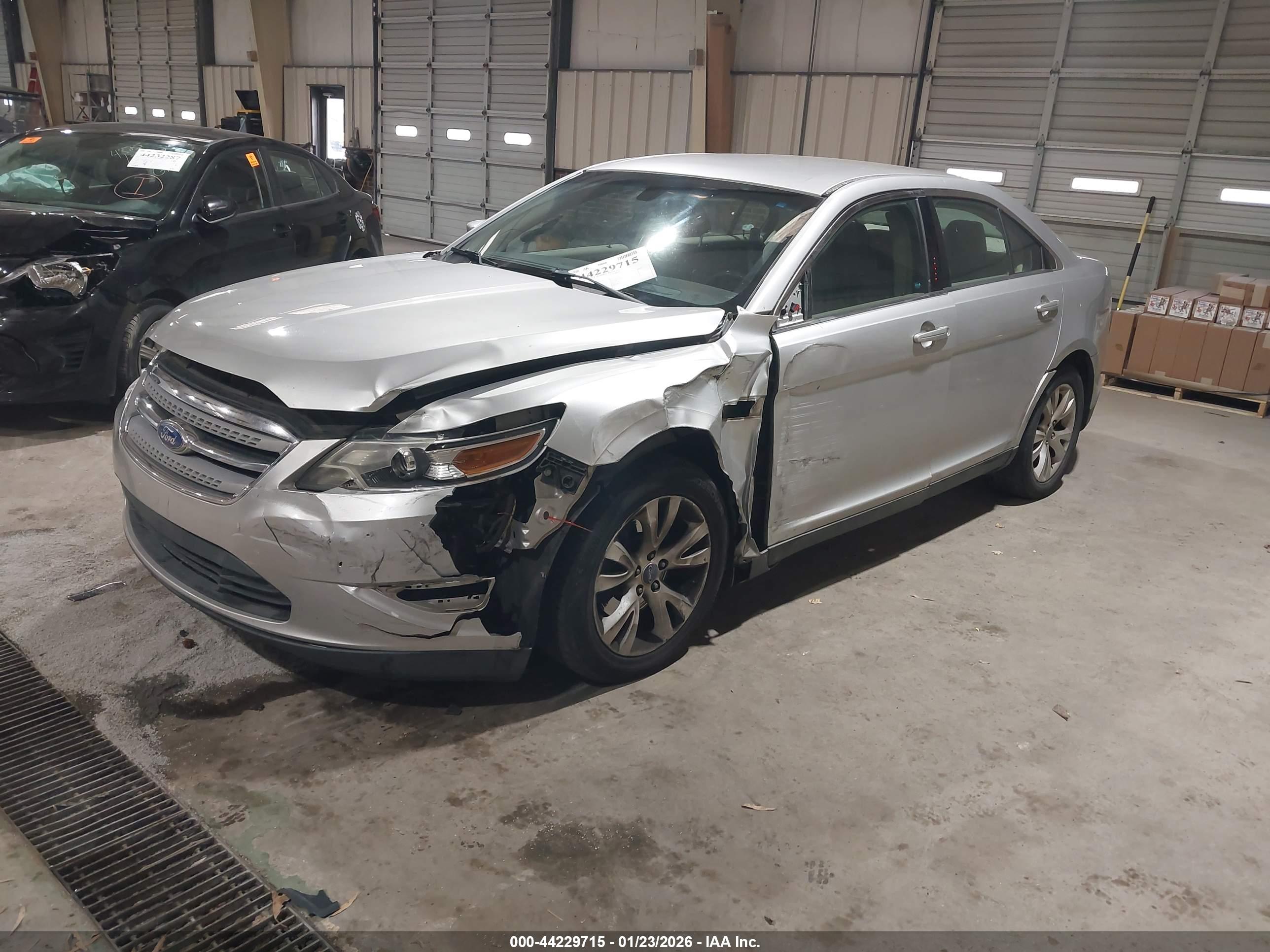 FORD TAURUS image 2