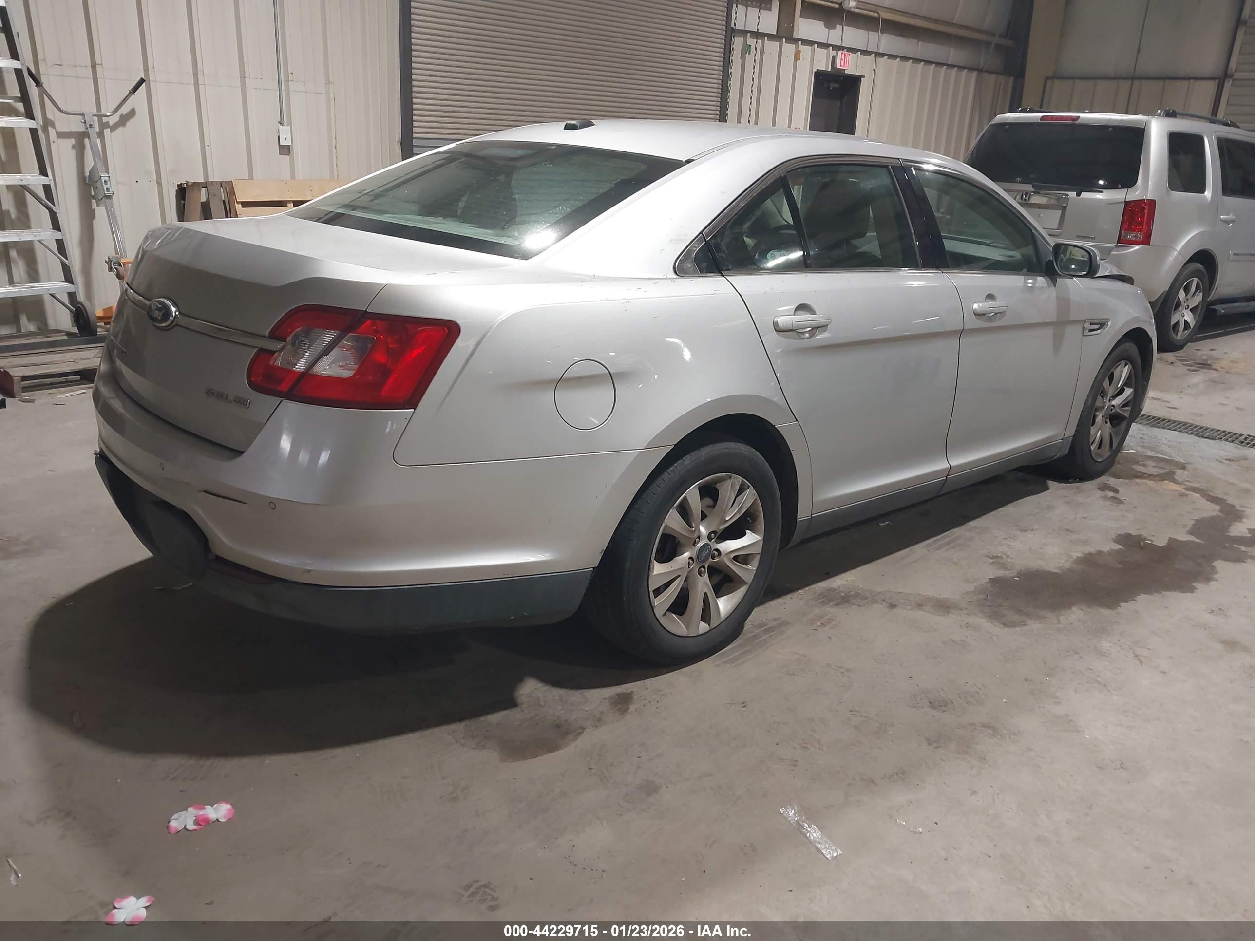 FORD TAURUS image 4