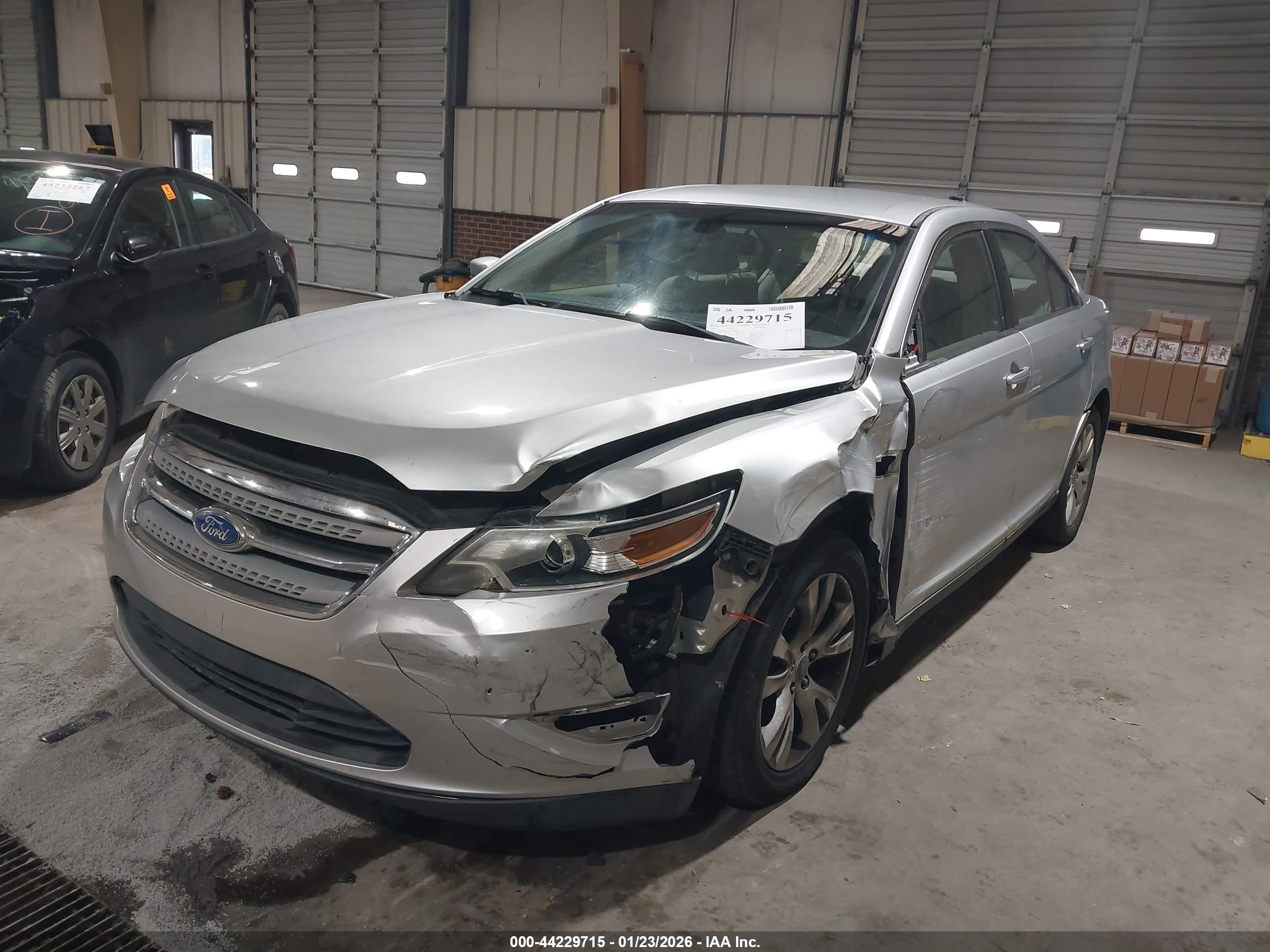 FORD TAURUS image 6