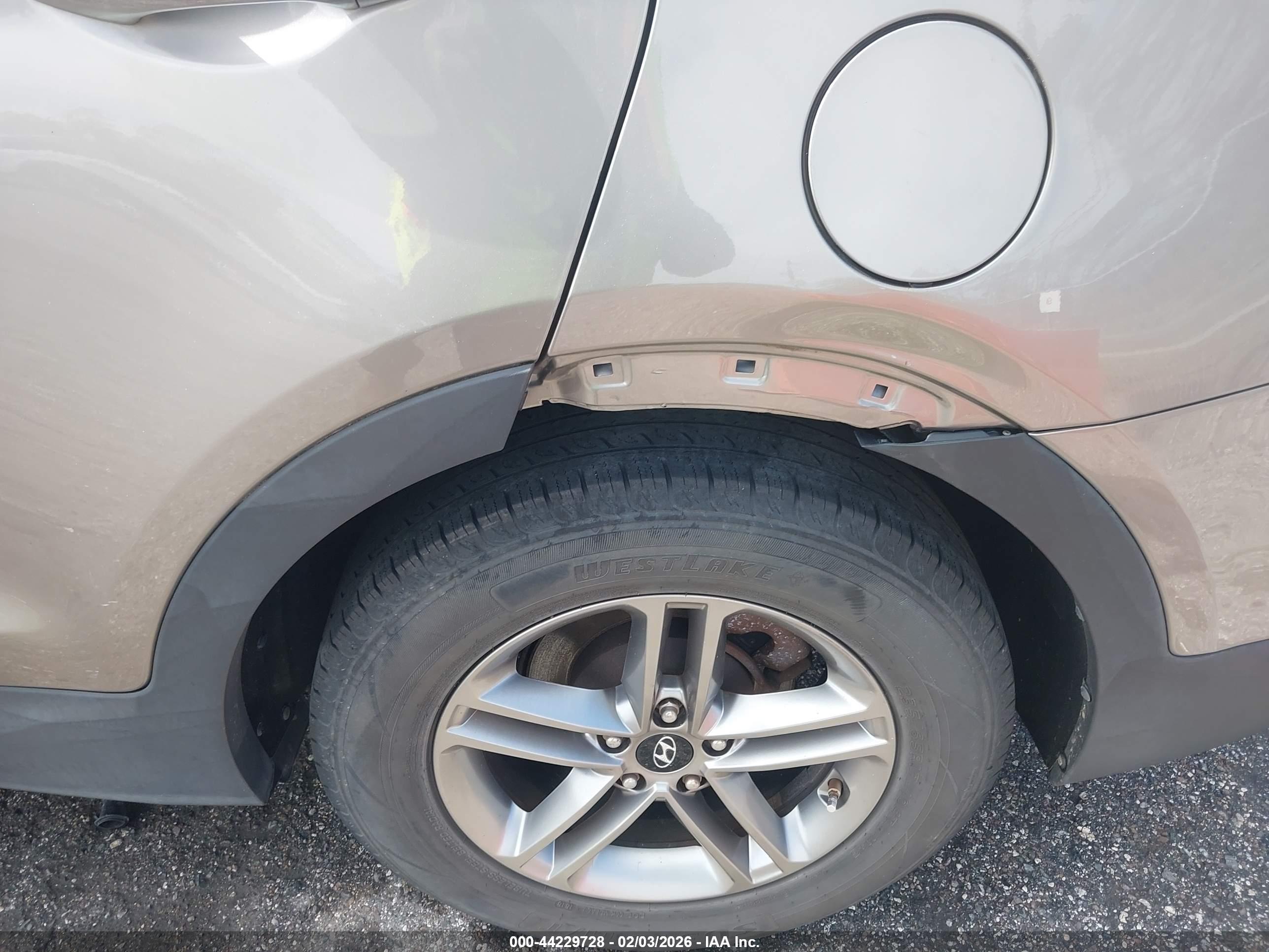 HYUNDAI SANTA image 6