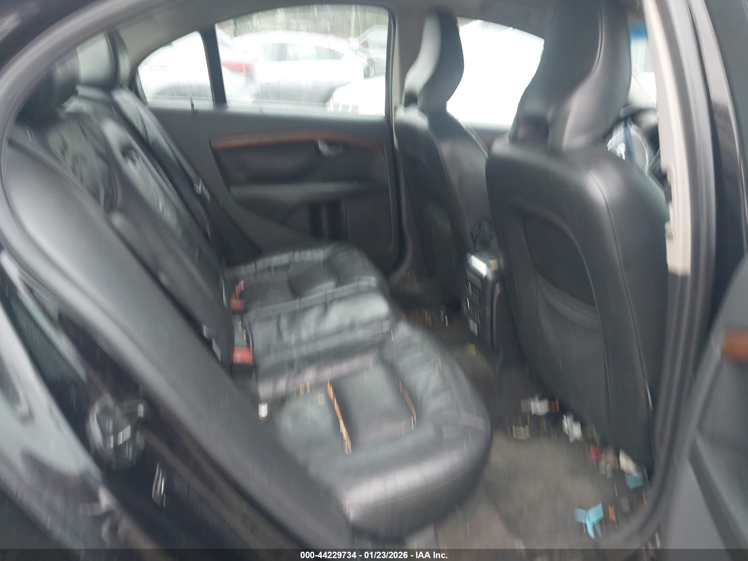 VOLVO S80 image 8