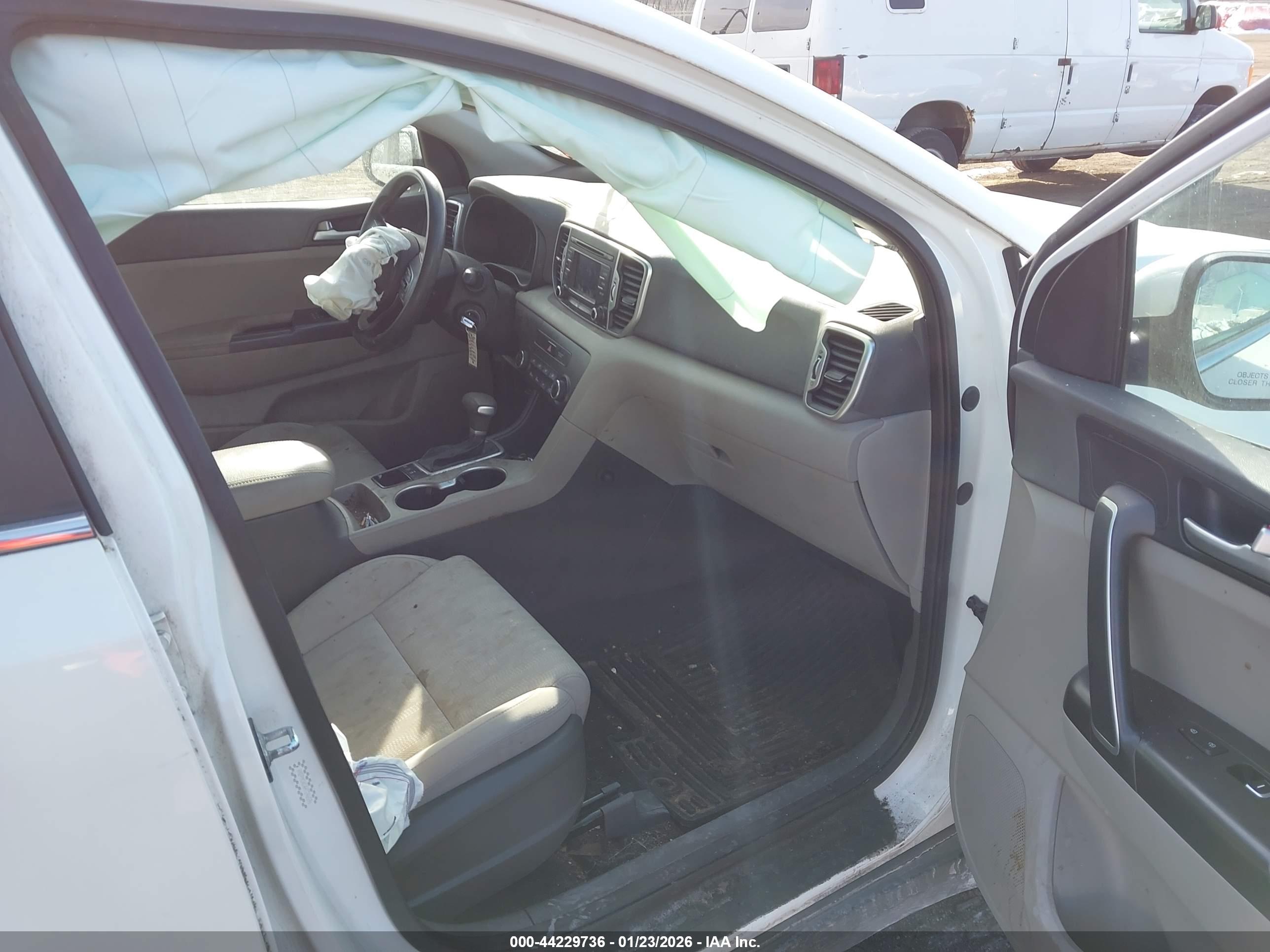 KIA SPORTAGE image 5