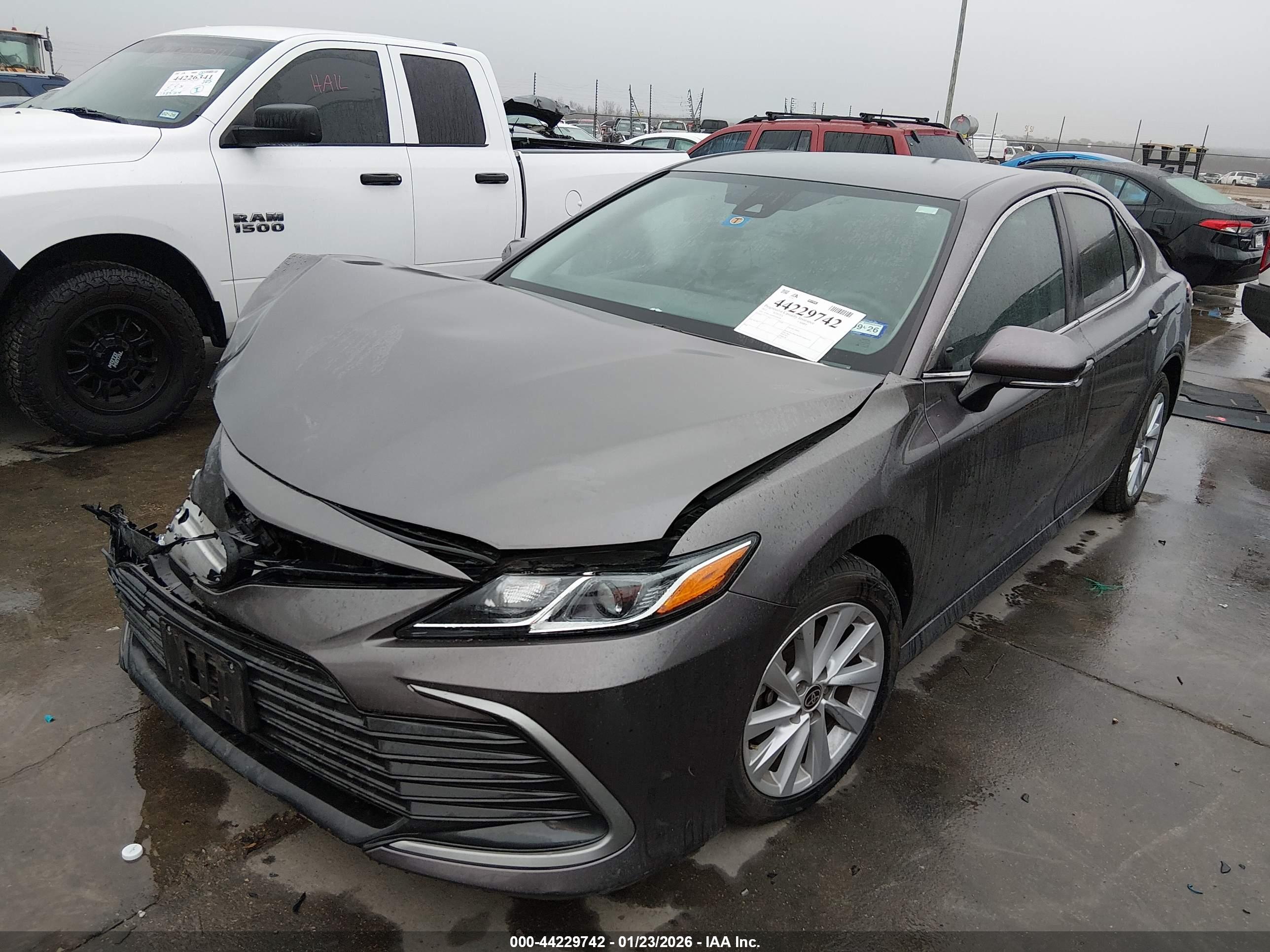 TOYOTA CAMRY image 2