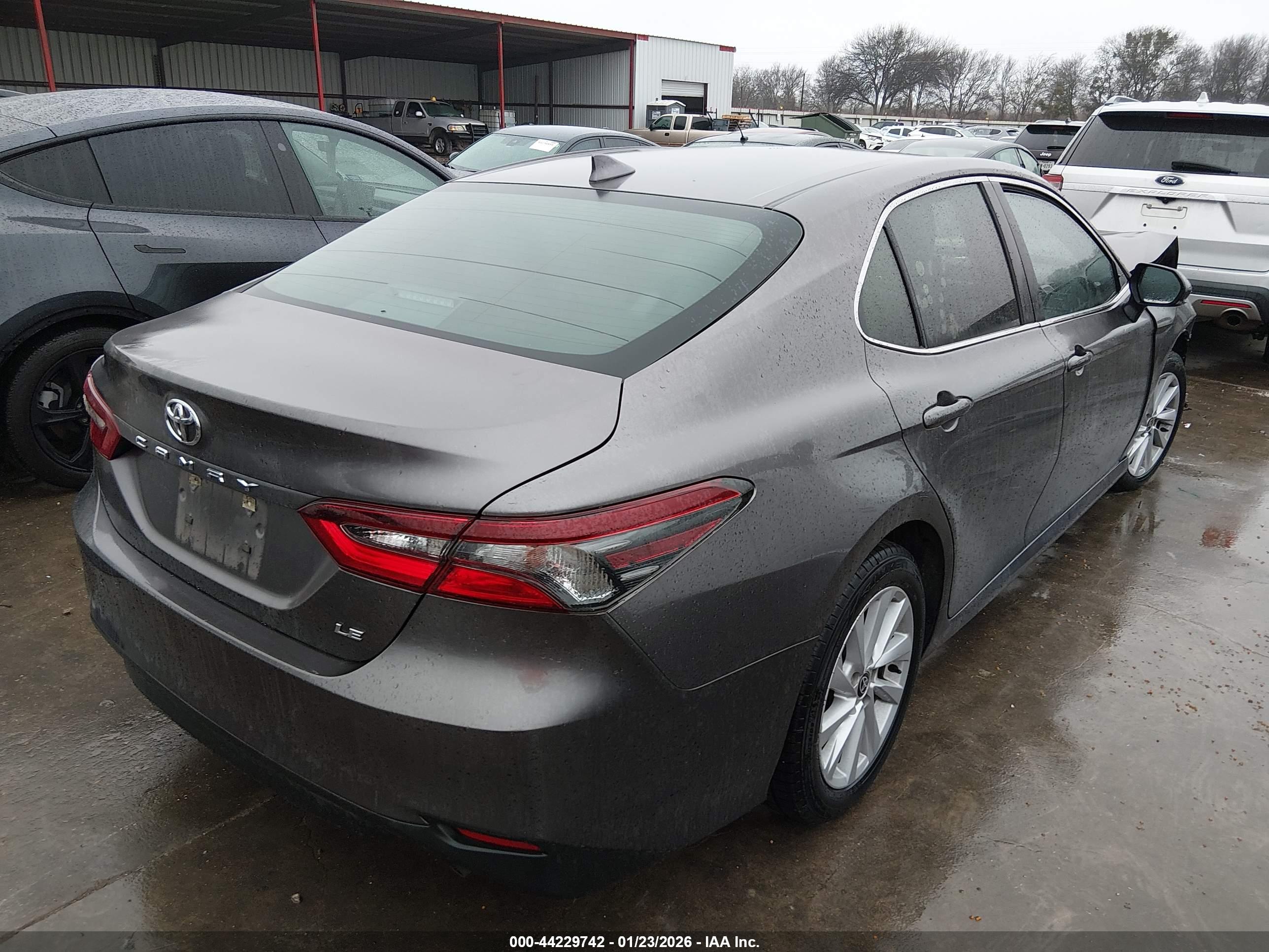 TOYOTA CAMRY image 4