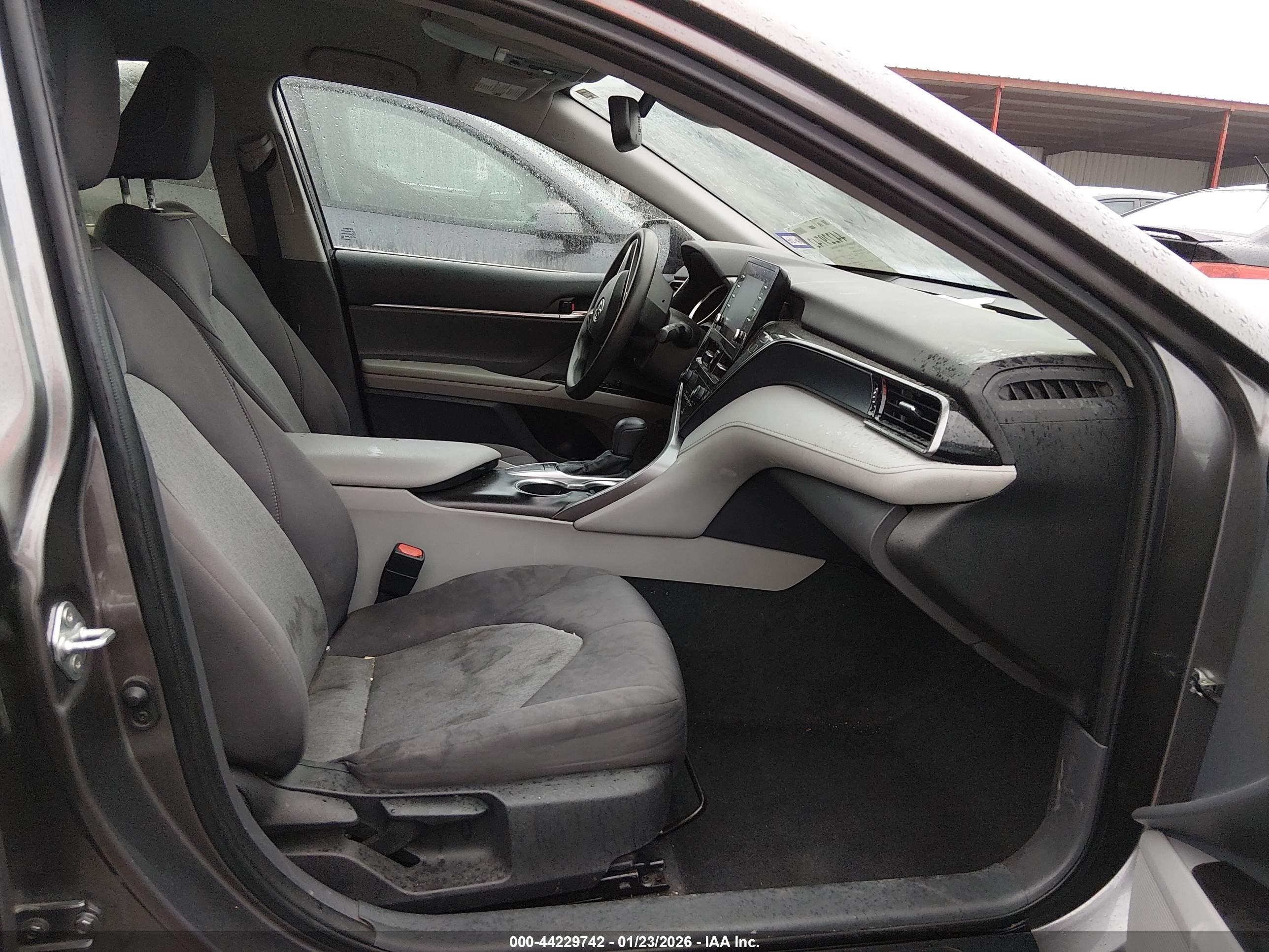 TOYOTA CAMRY image 5