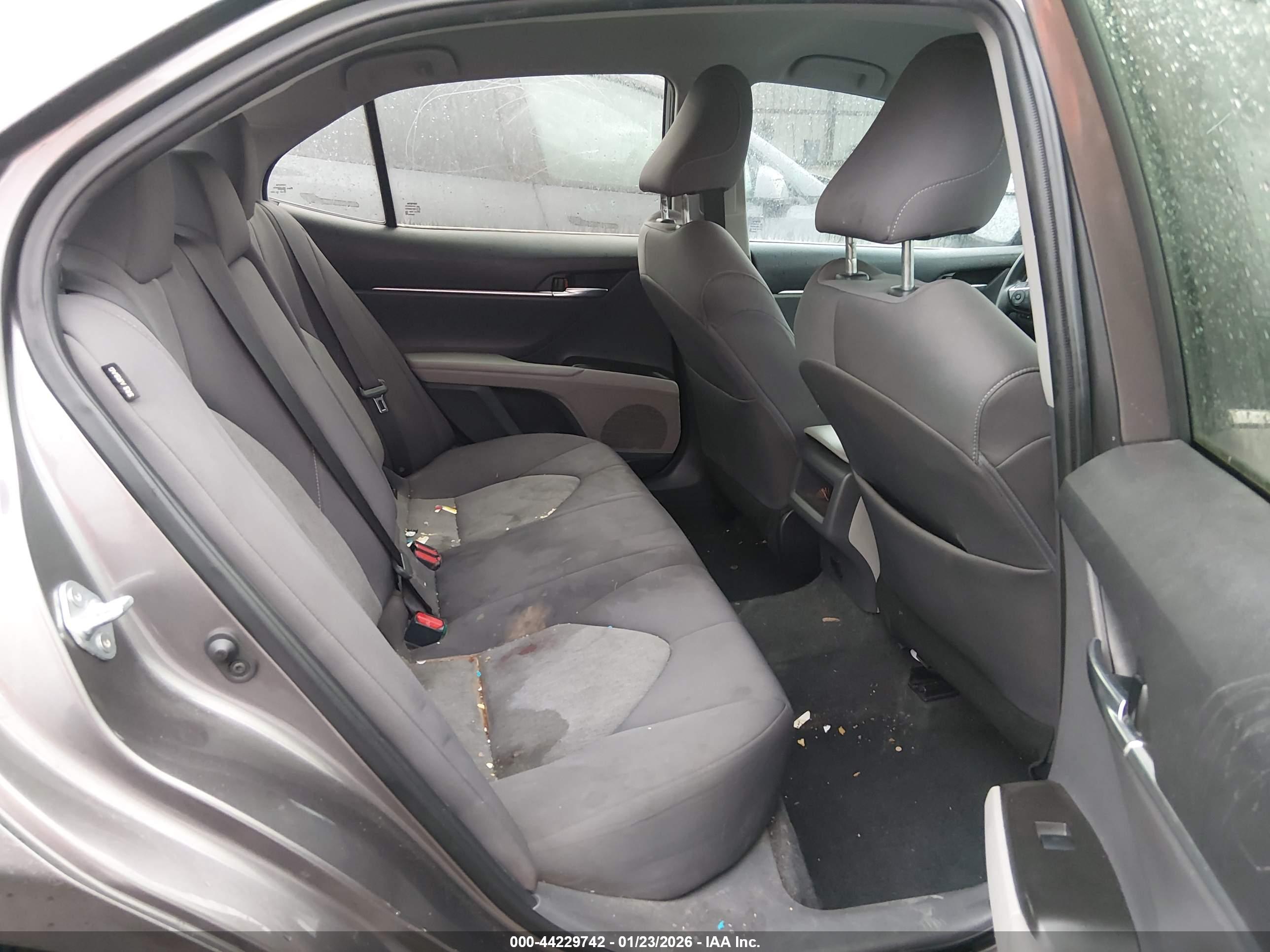 TOYOTA CAMRY image 8