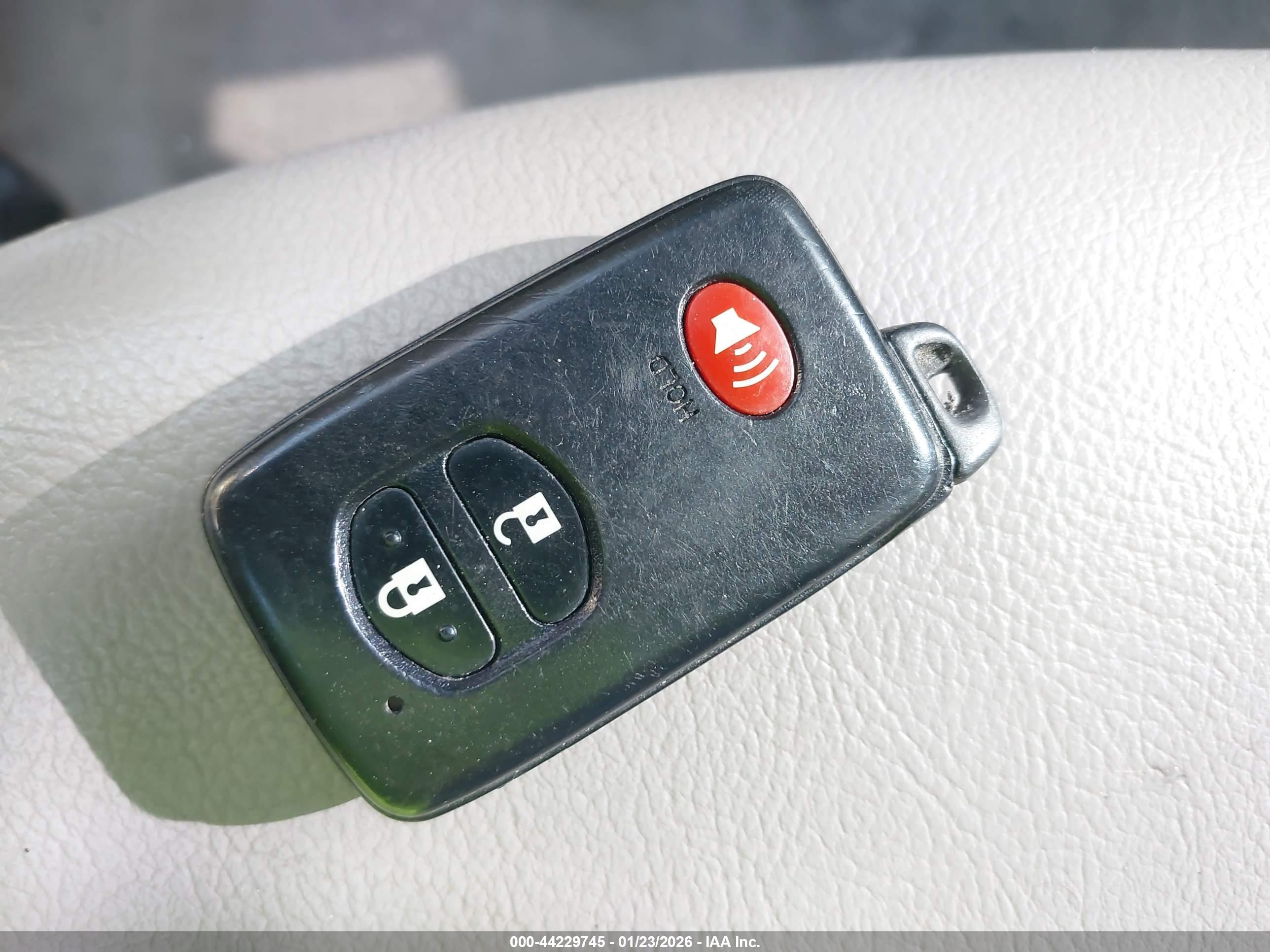 TOYOTA PRIUS image 11