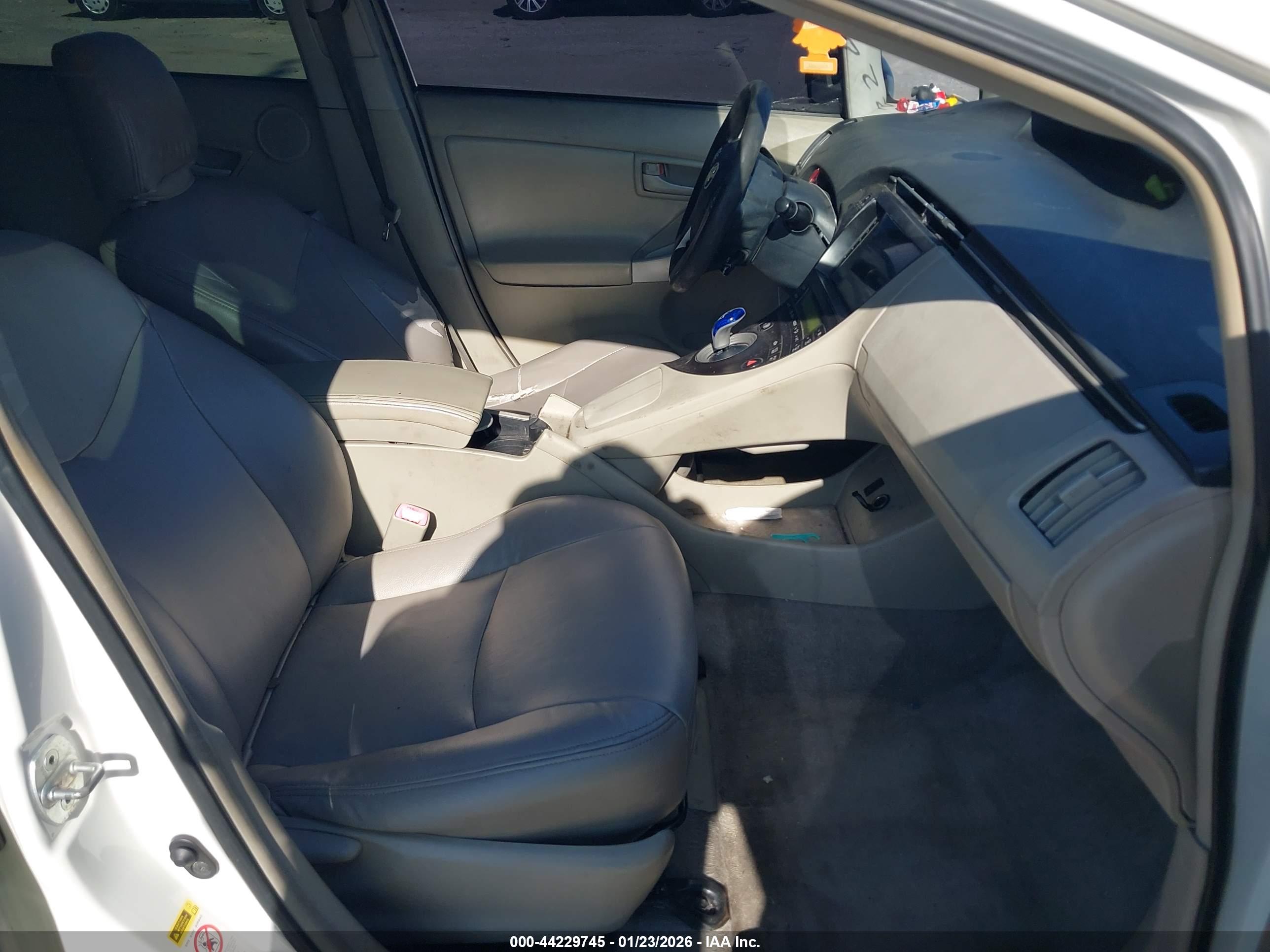 TOYOTA PRIUS image 5