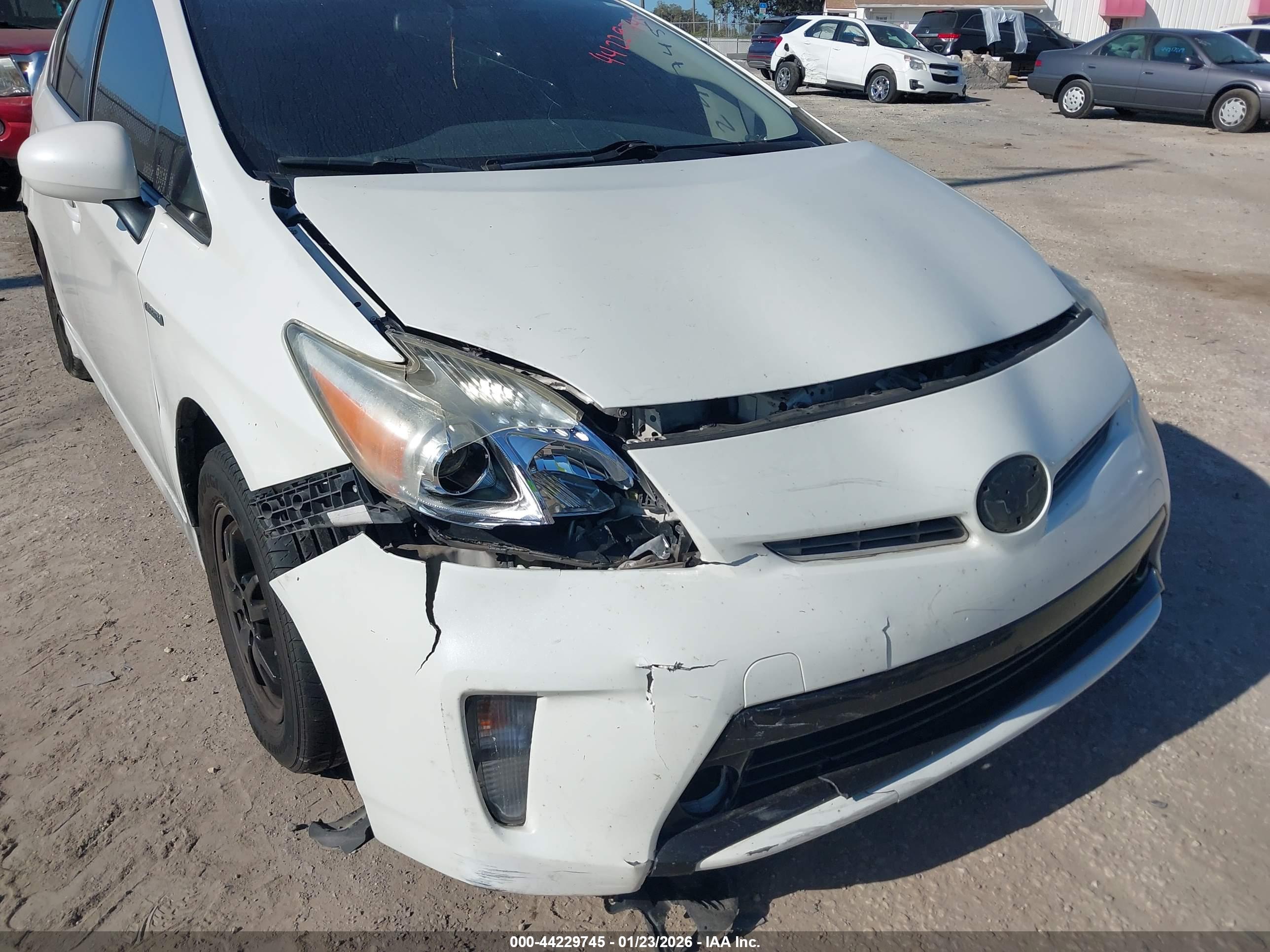 TOYOTA PRIUS image 6