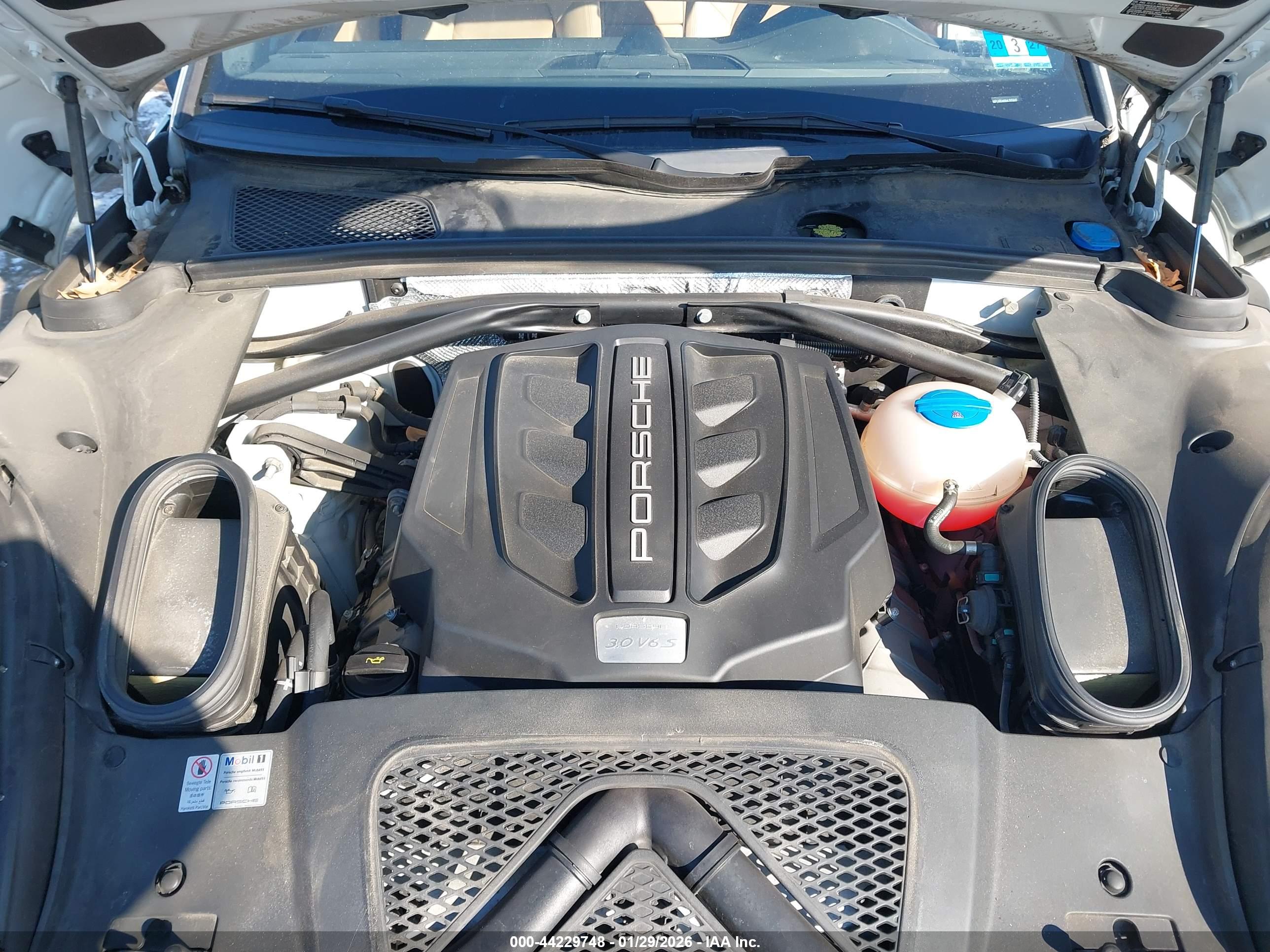 PORSCHE MACAN image 10