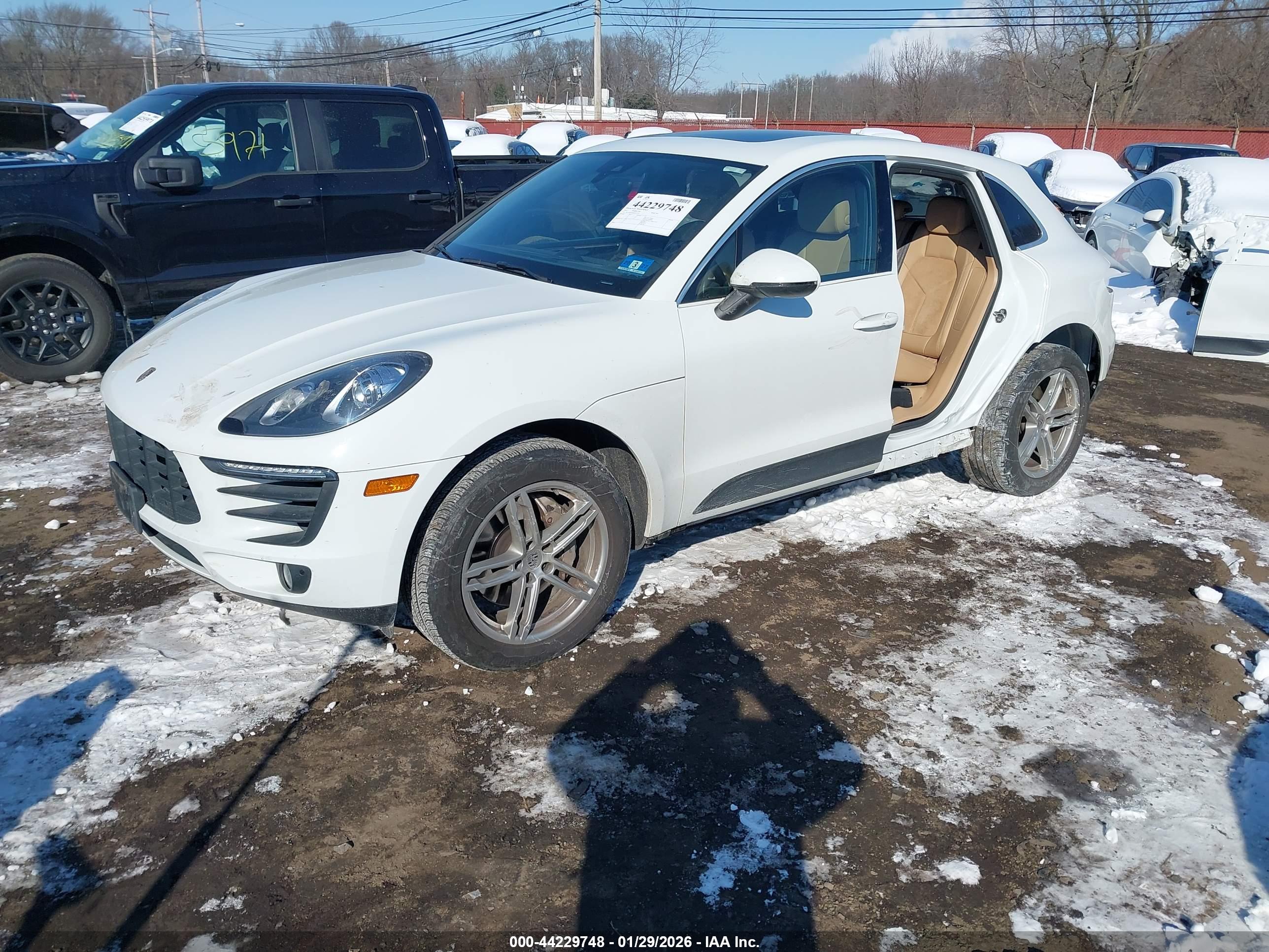 PORSCHE MACAN image 2
