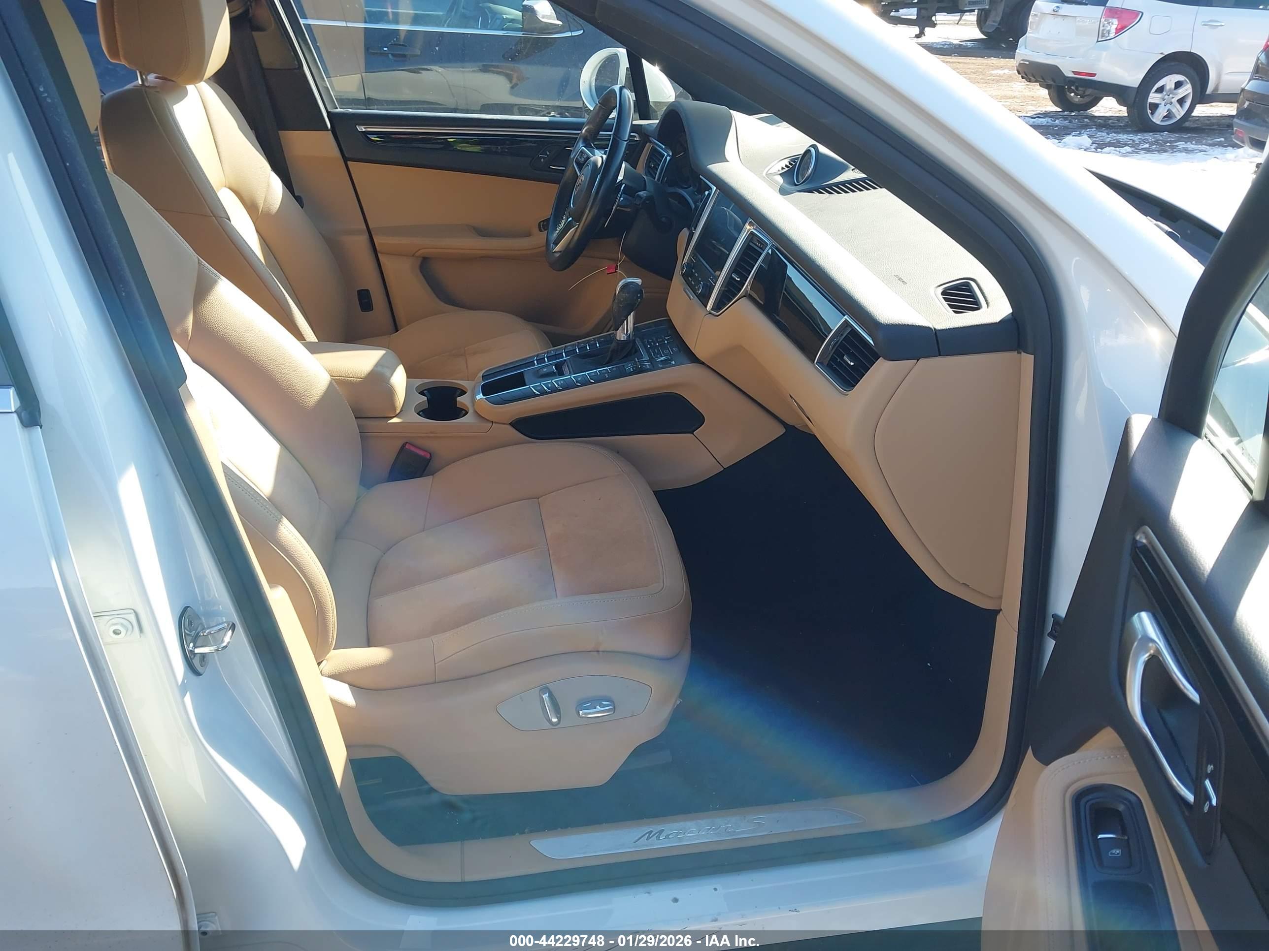 PORSCHE MACAN image 5