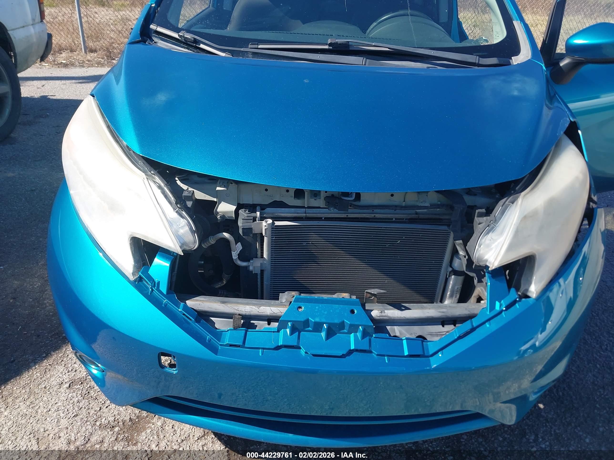 NISSAN VERSA image 6